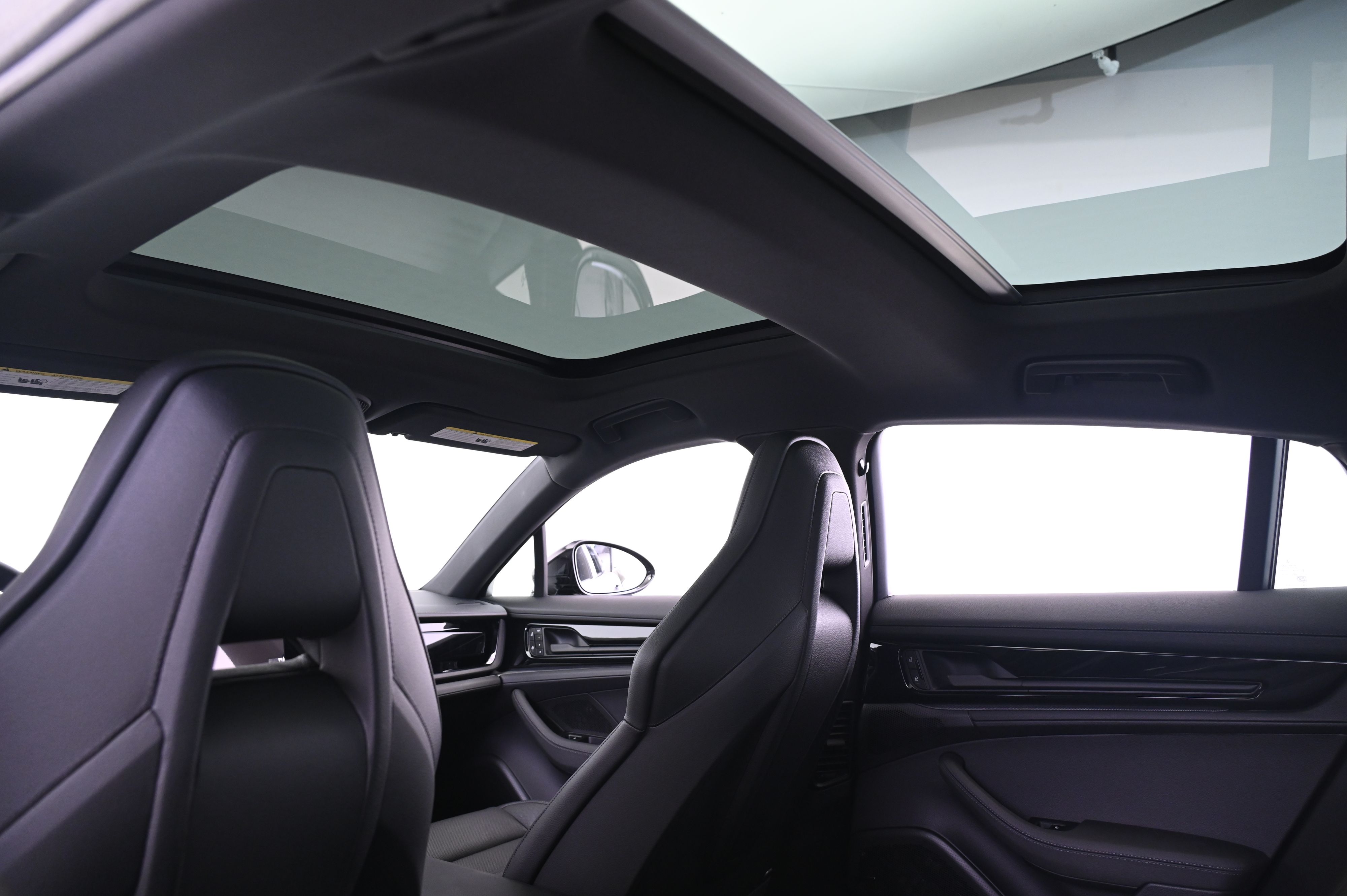 Thumbnail: 2026 Porsche Panamera - 25