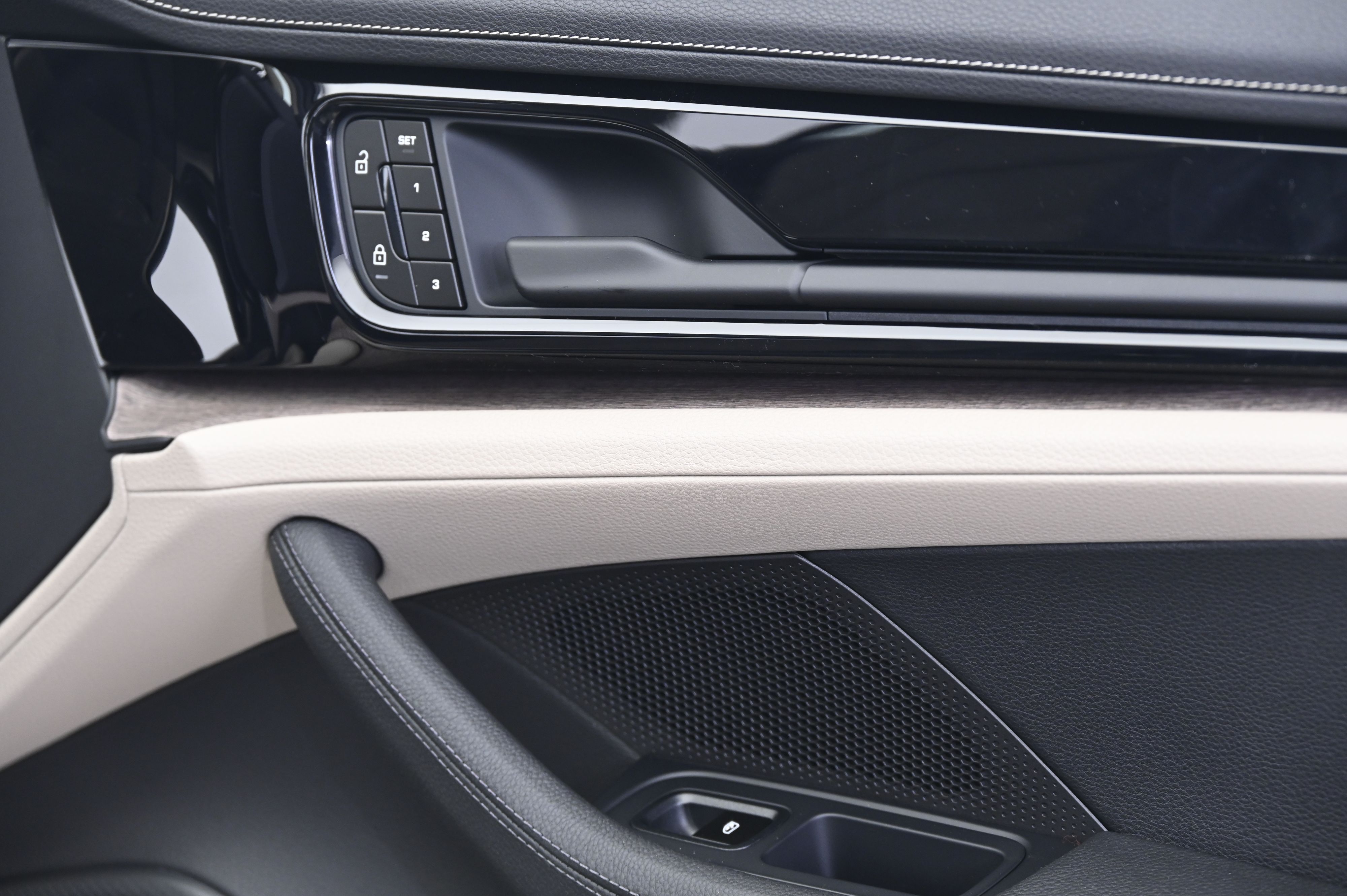 Thumbnail: 2026 Porsche Panamera - 21