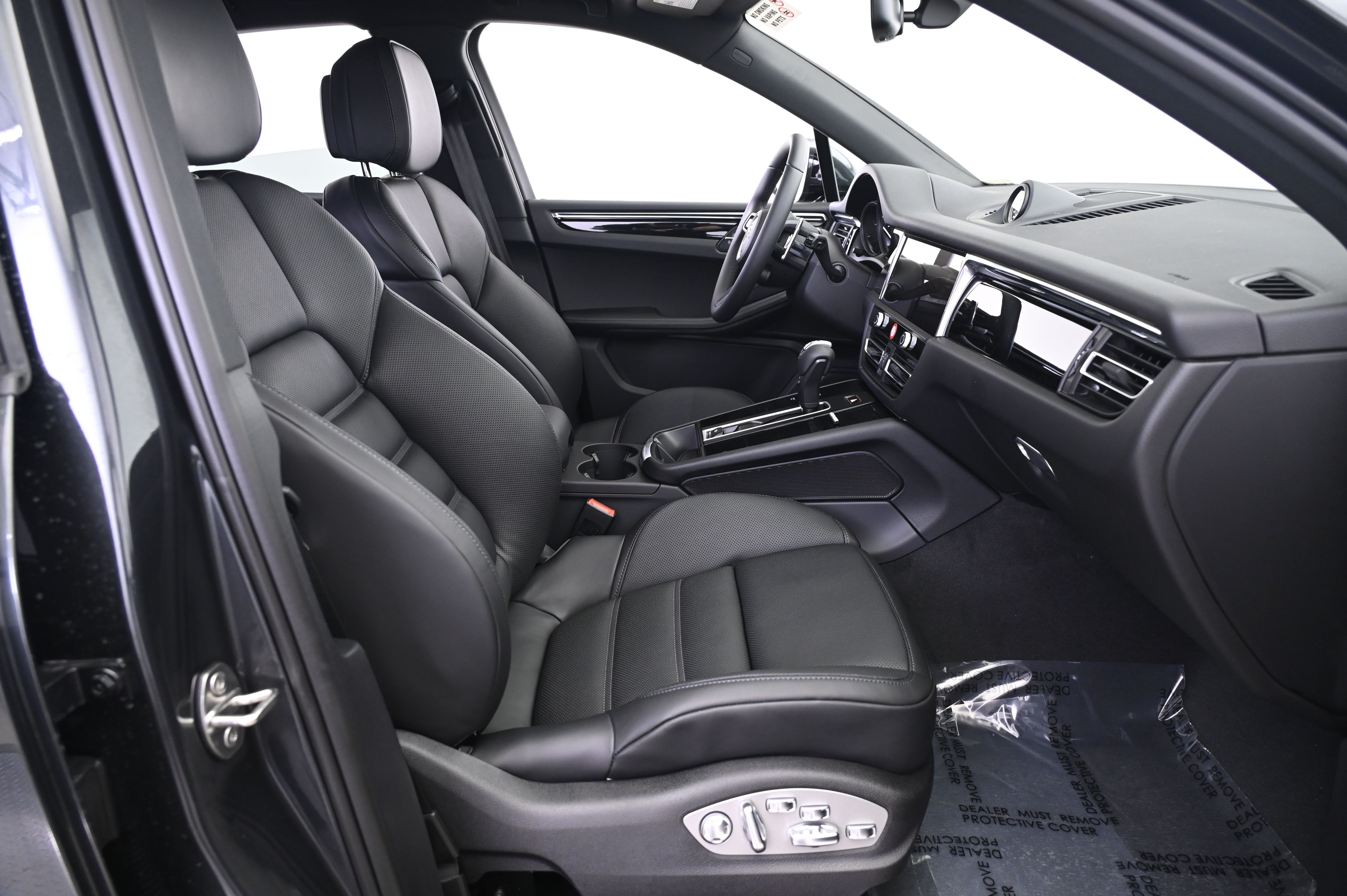 Thumbnail: 2026 Porsche Macan - 23