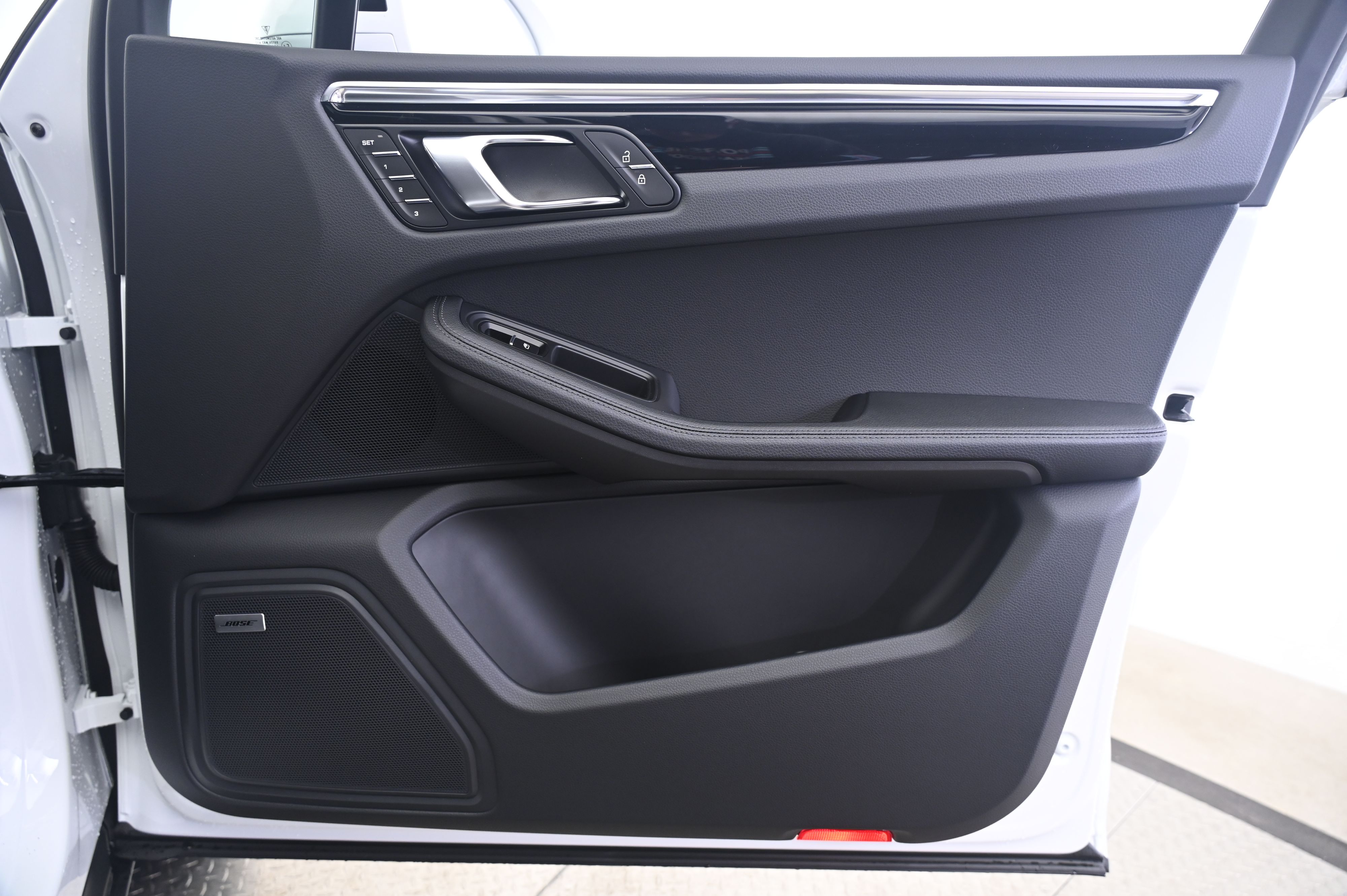 Thumbnail: 2026 Porsche Macan - 20