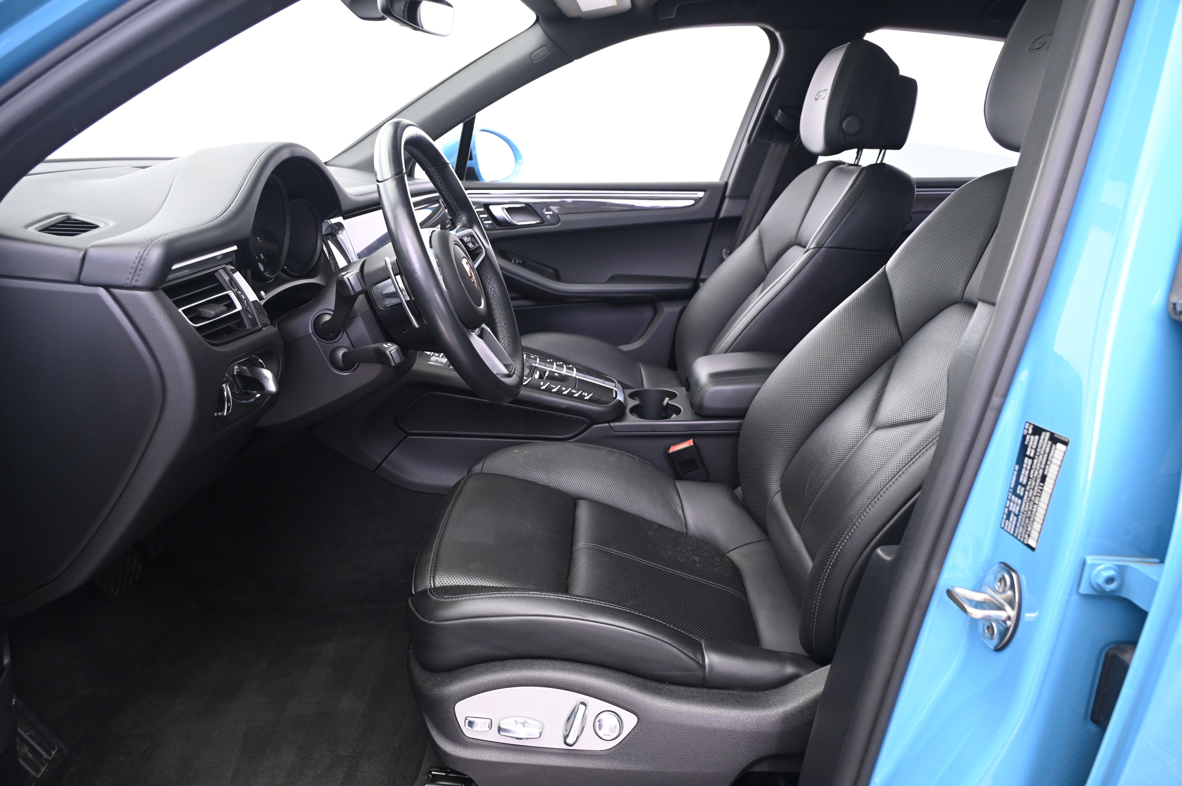 Thumbnail: 2021 Porsche Macan - 29