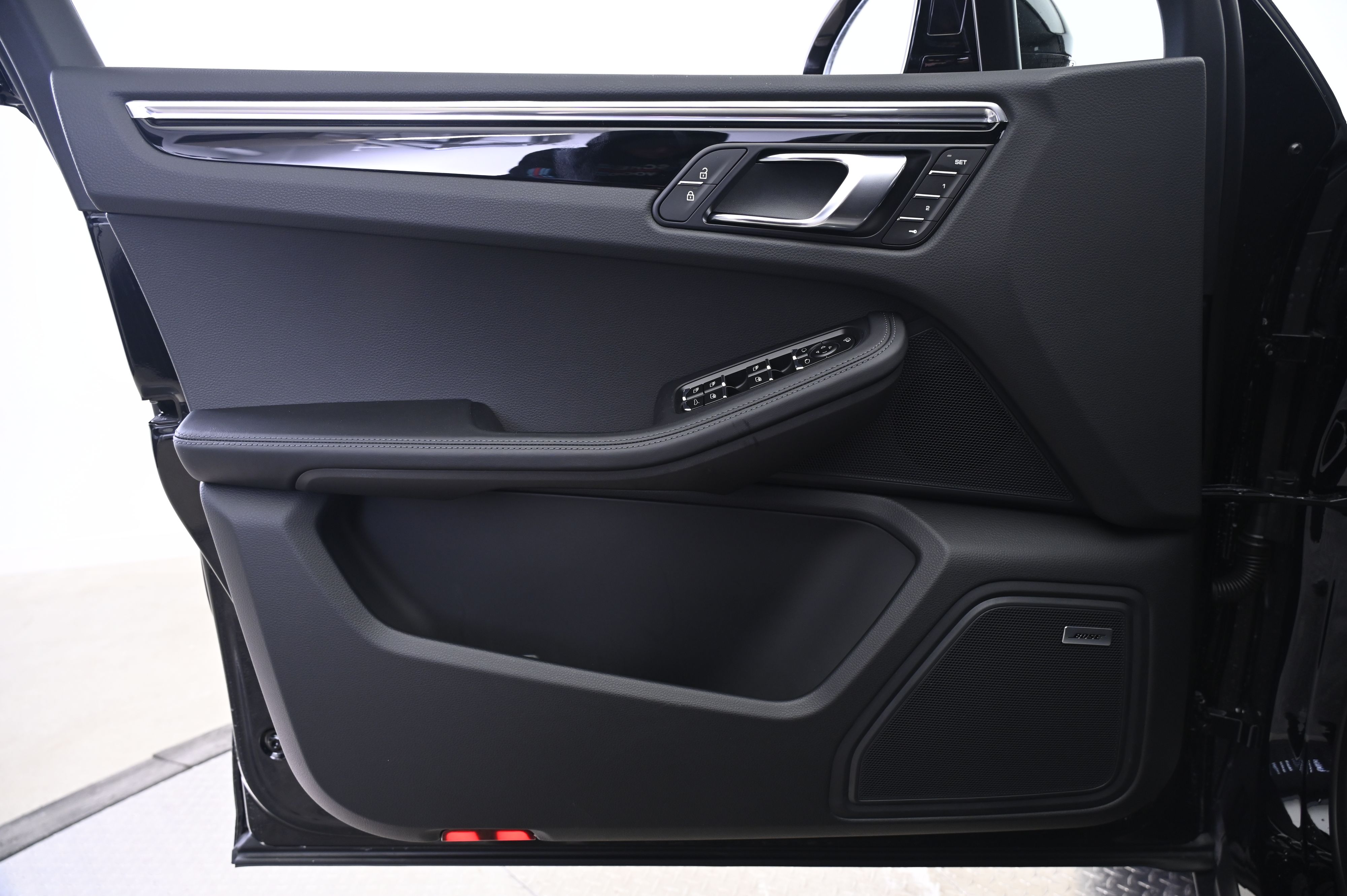 Thumbnail: 2026 Porsche Macan - 26