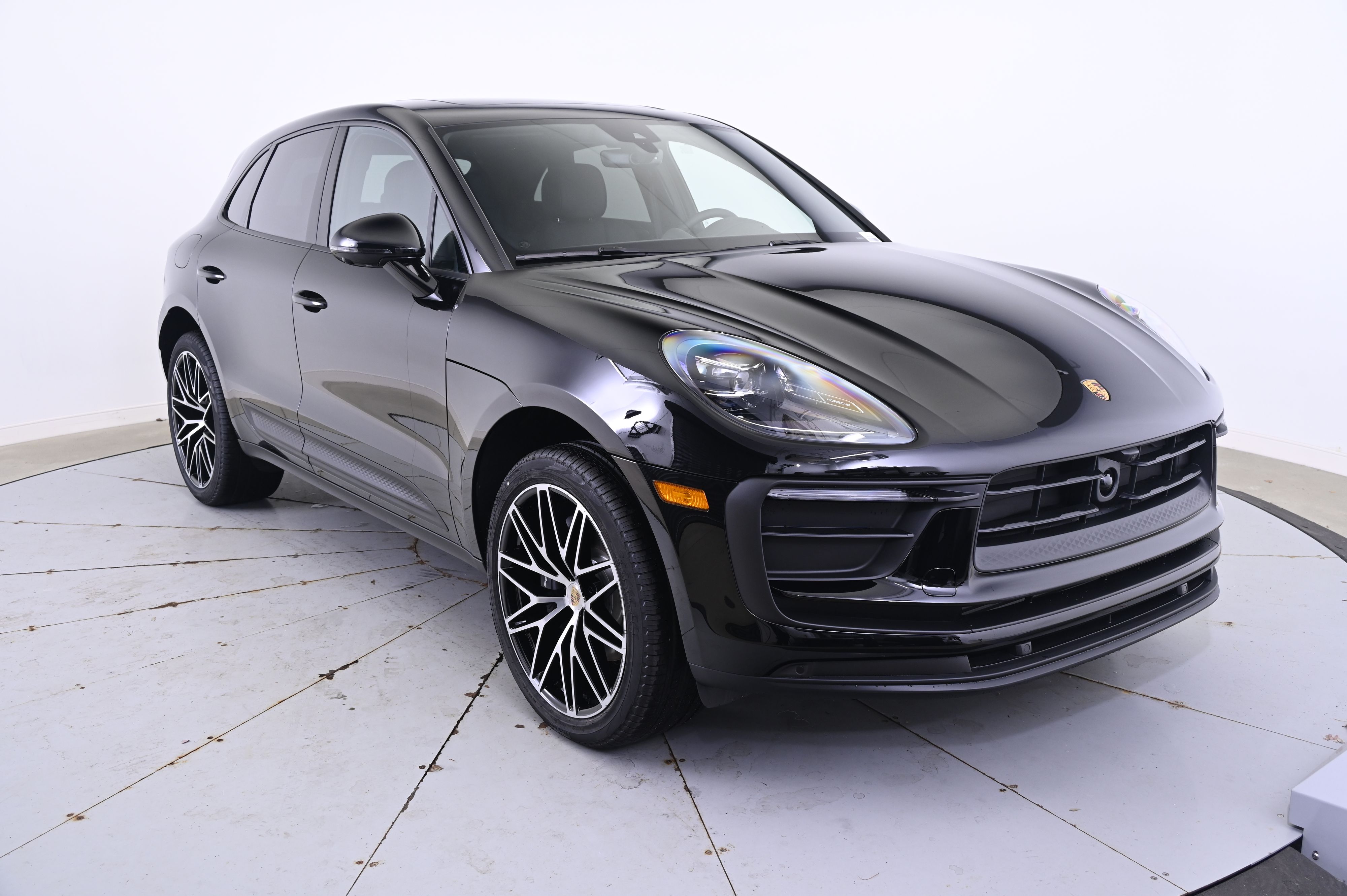 Thumbnail: 2026 Porsche Macan - 9