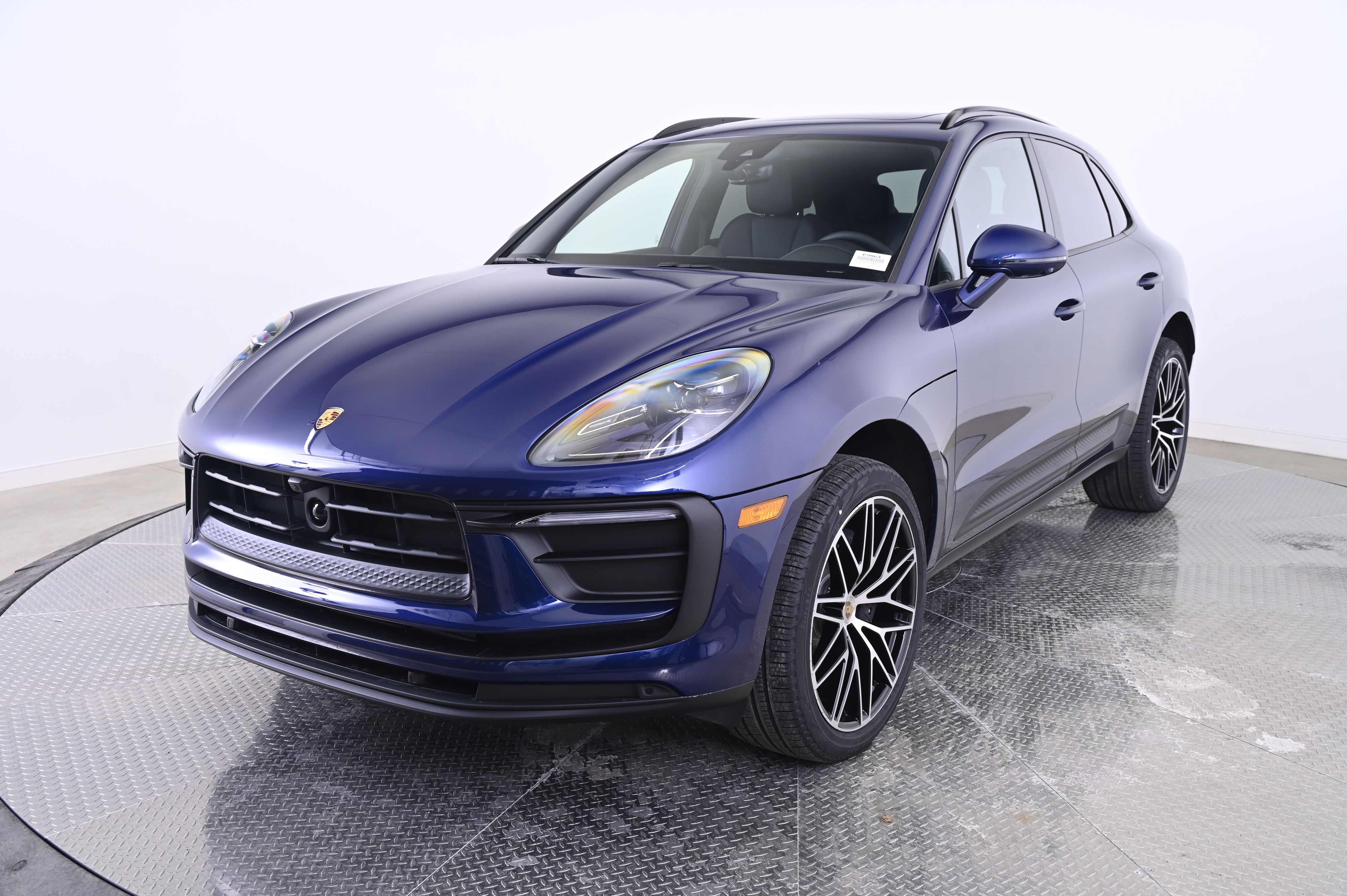 Thumbnail: 2026 Porsche Macan - 1