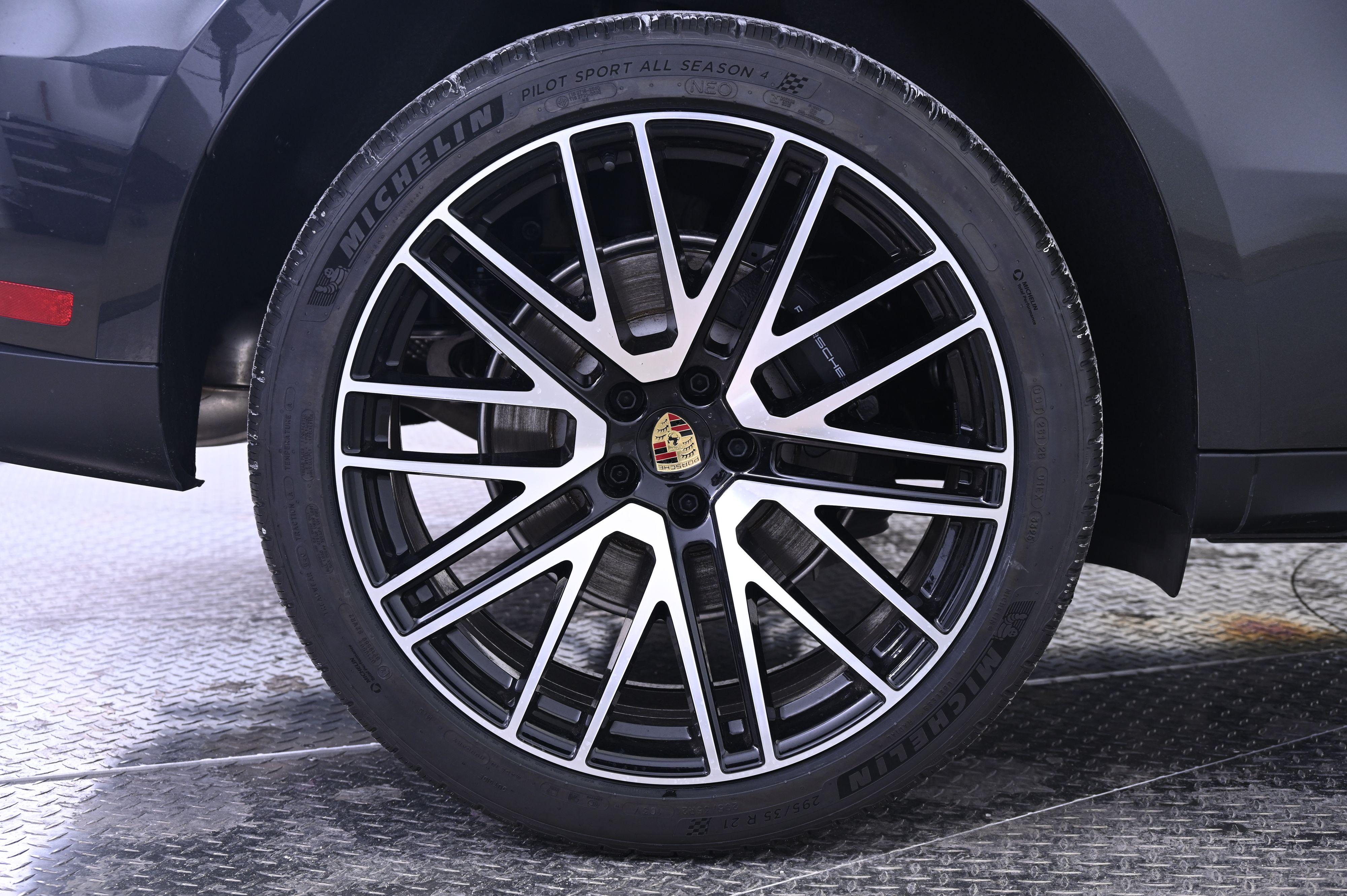Thumbnail: 2026 Porsche Macan - 13