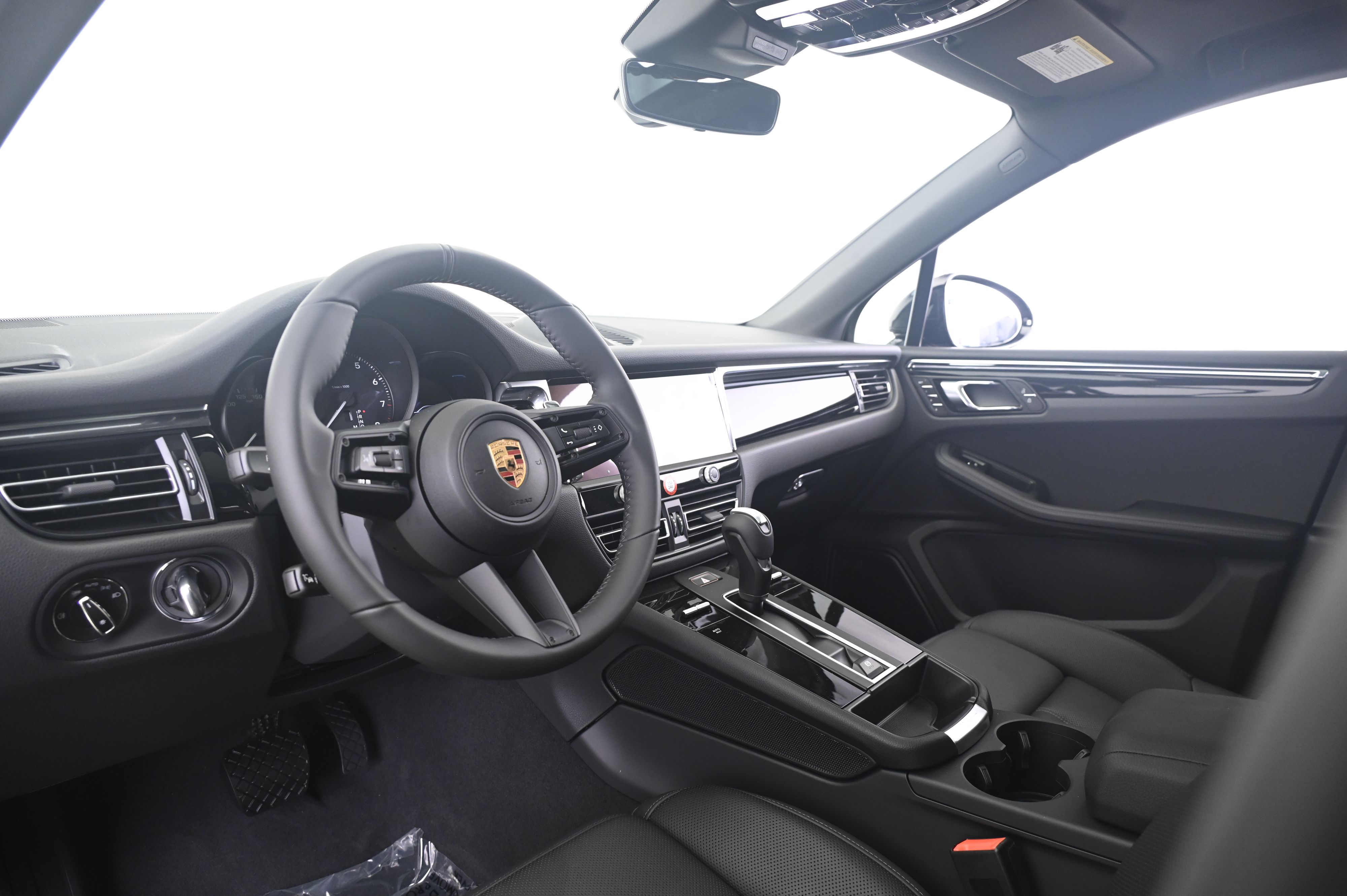Thumbnail: 2026 Porsche Macan - 4