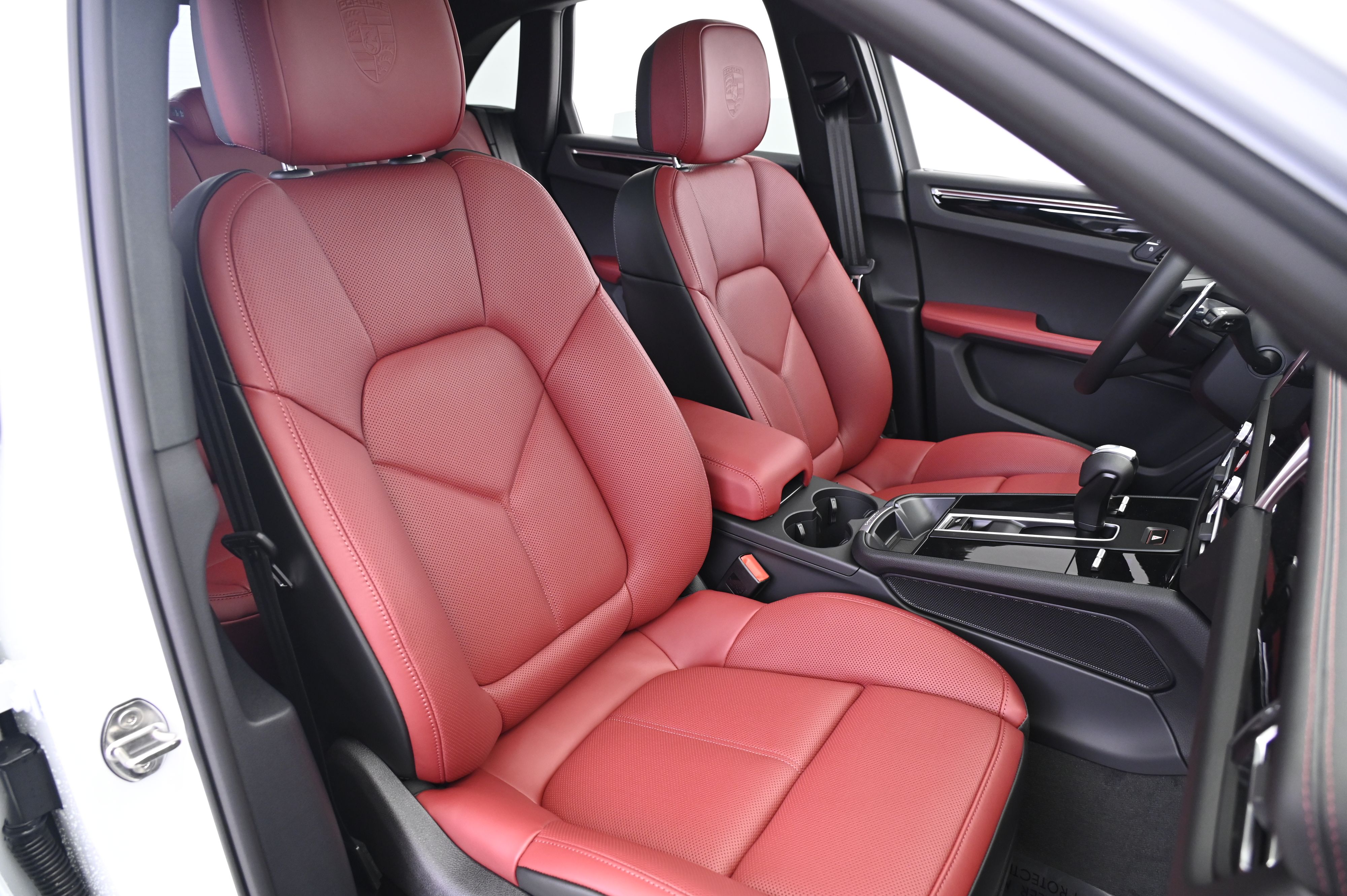 Thumbnail: 2026 Porsche Macan - 24