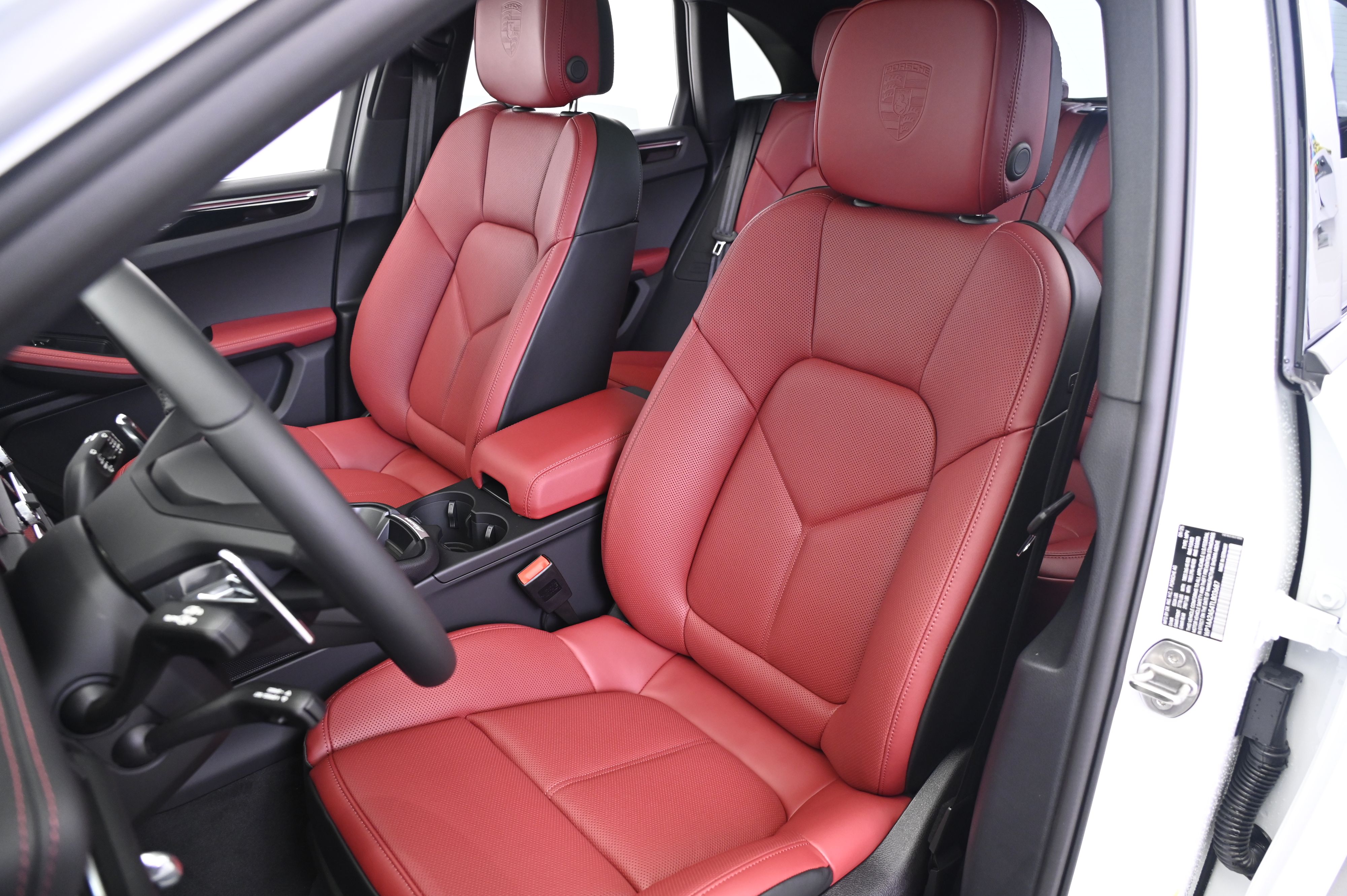 Thumbnail: 2026 Porsche Macan - 5