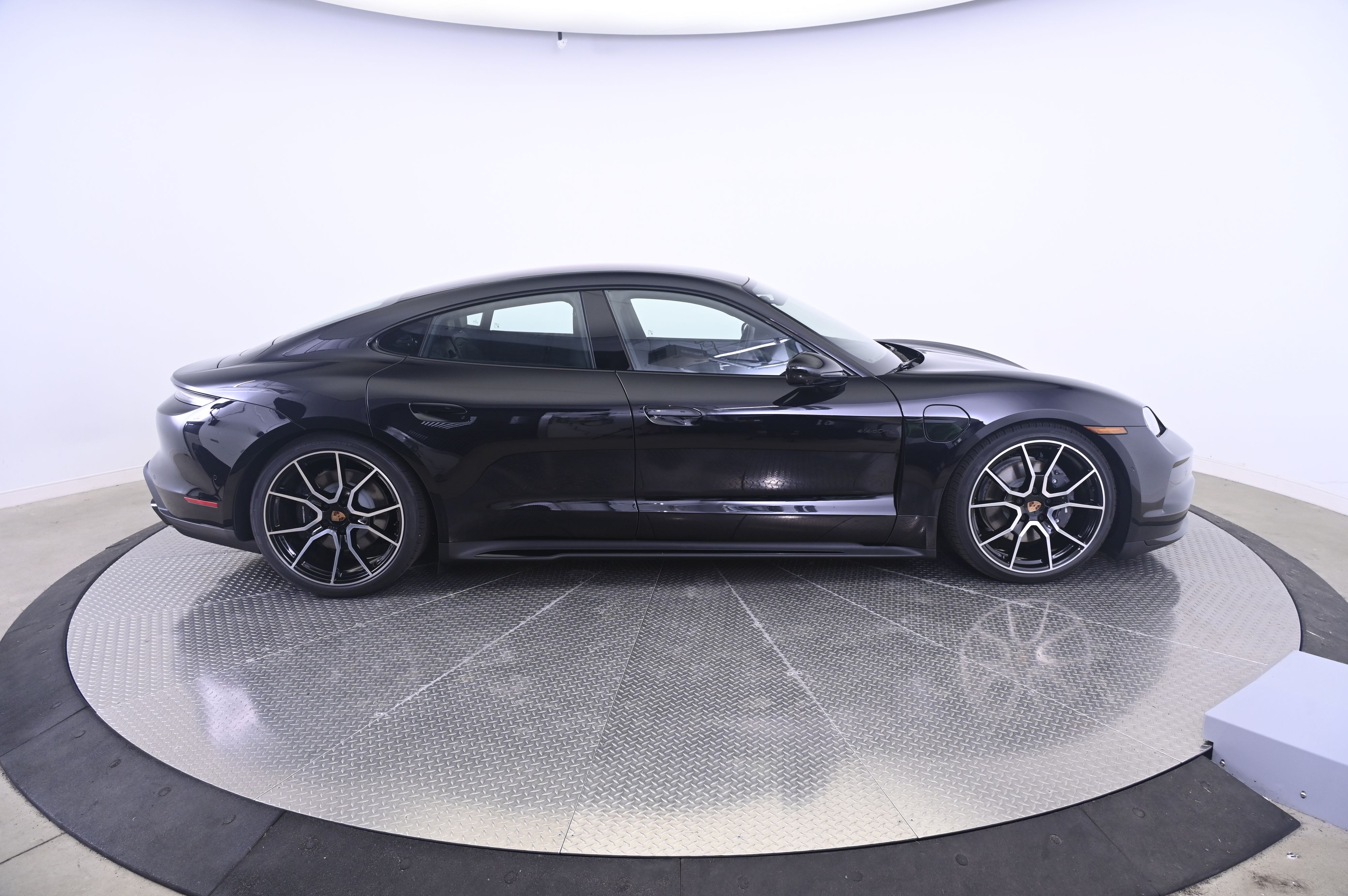 Thumbnail: 2026 Porsche Taycan - 8