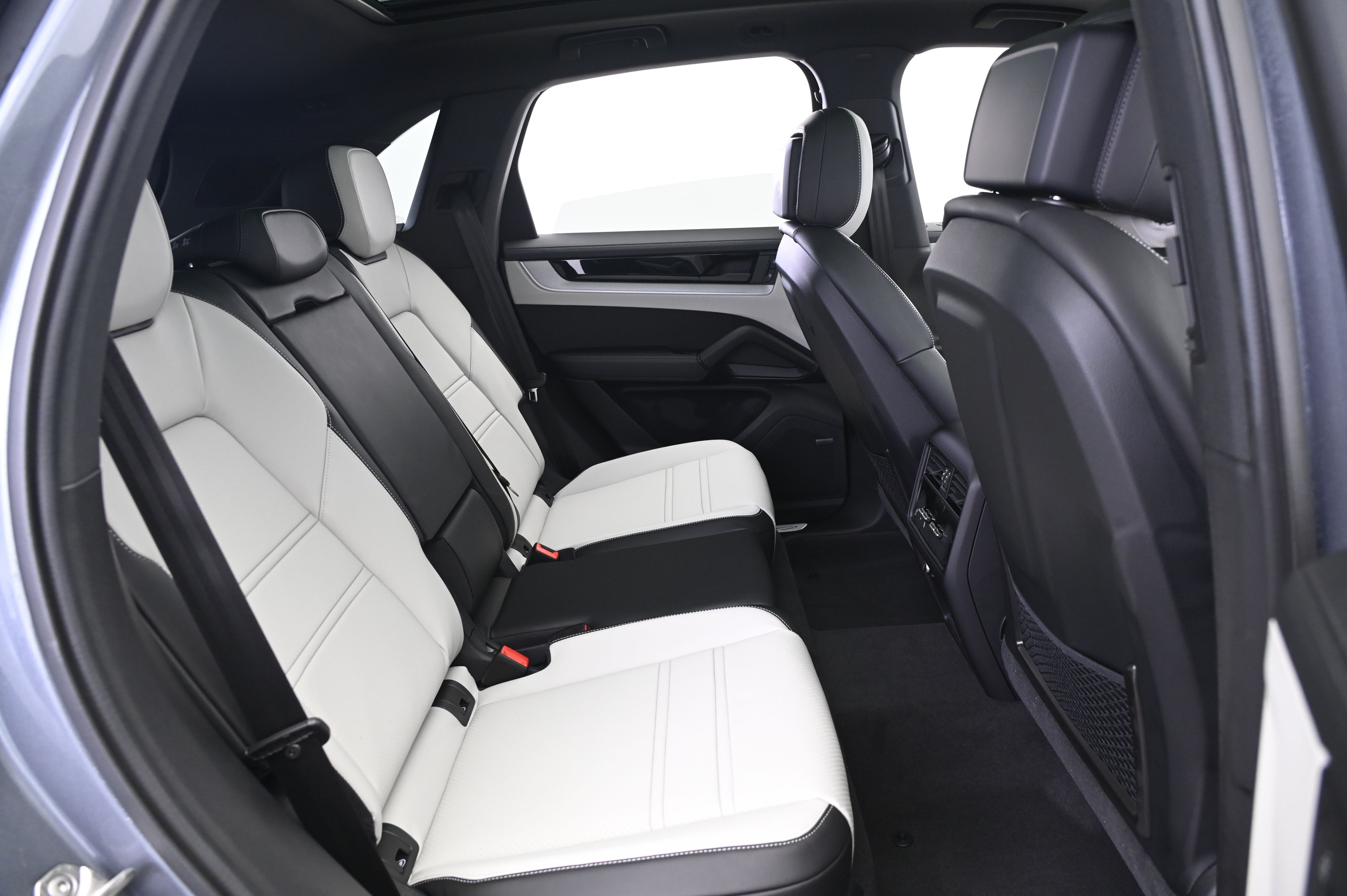 Thumbnail: 2026 Porsche Cayenne - 18