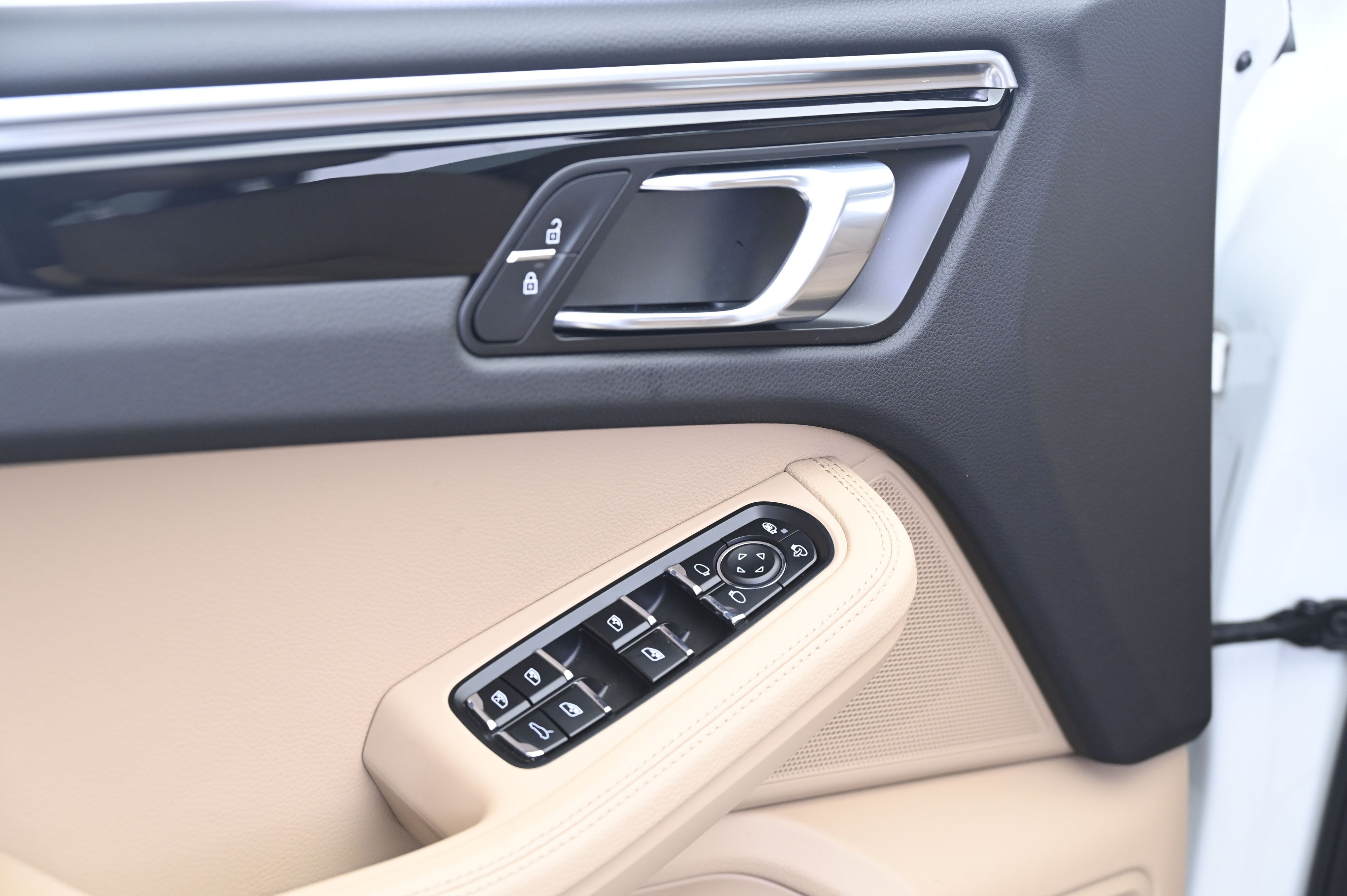 Thumbnail: 2019 Porsche Macan - 27