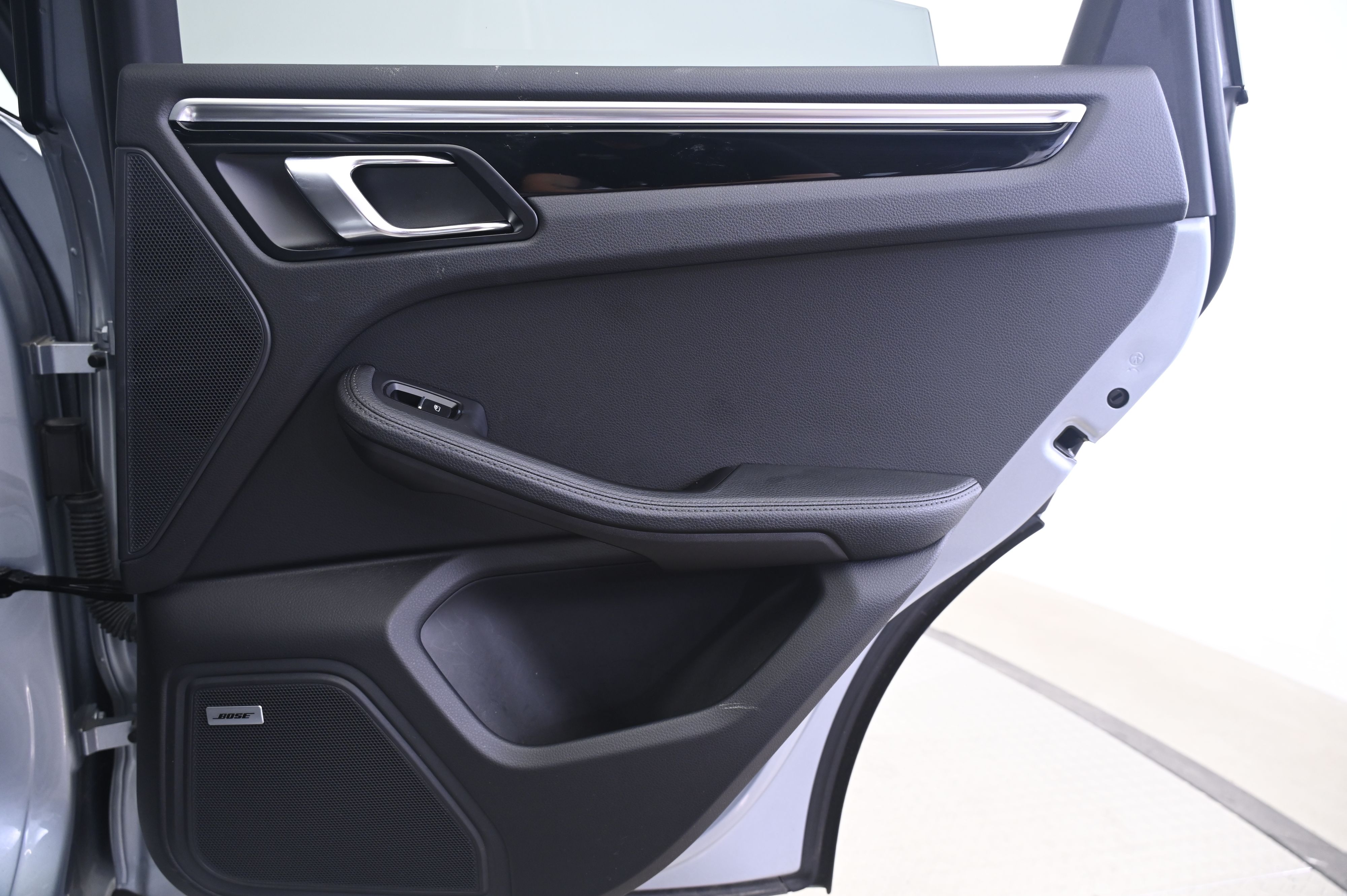 Thumbnail: 2023 Porsche Macan - 16