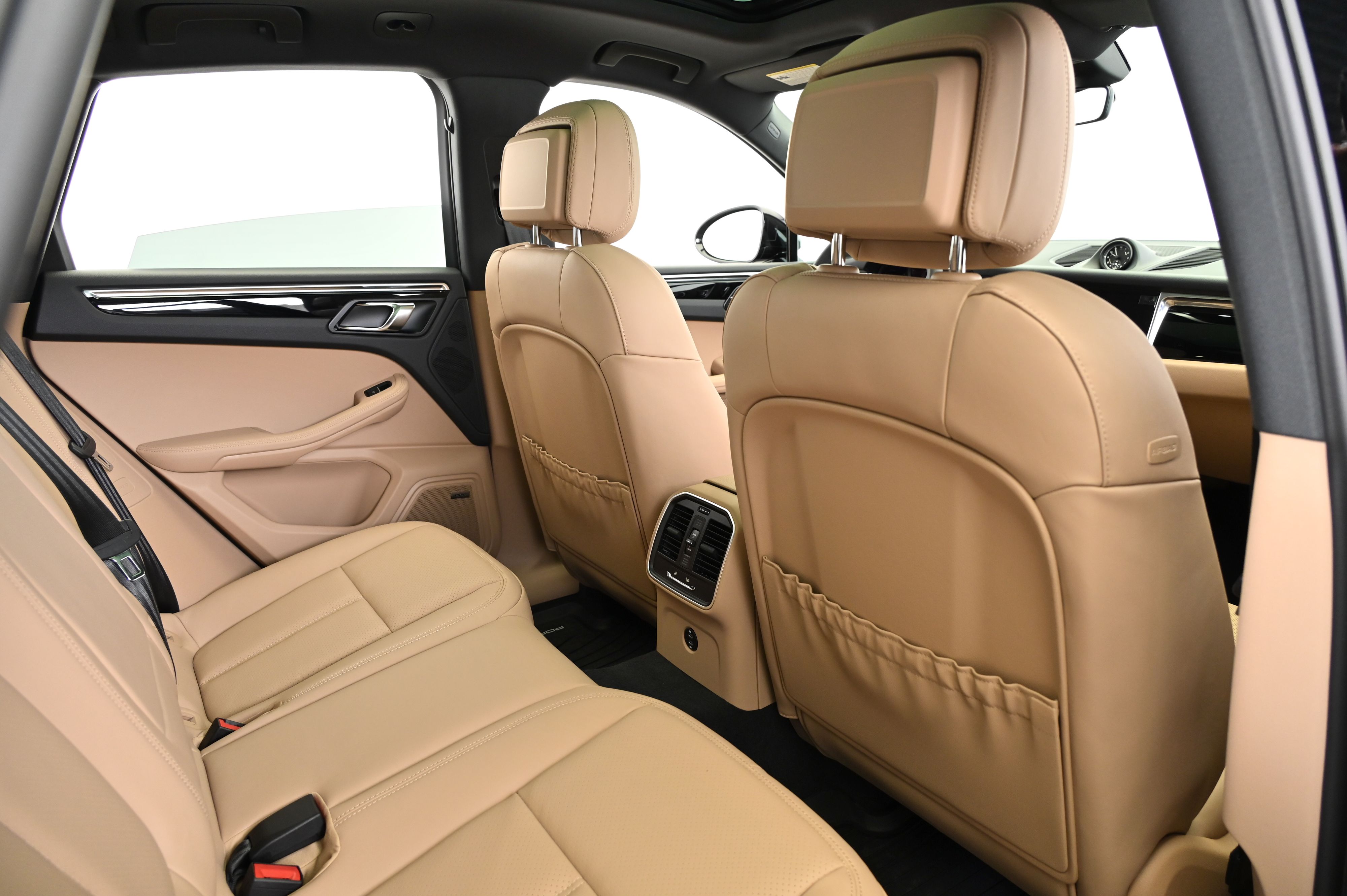 Thumbnail: 2025 Porsche Macan - 21