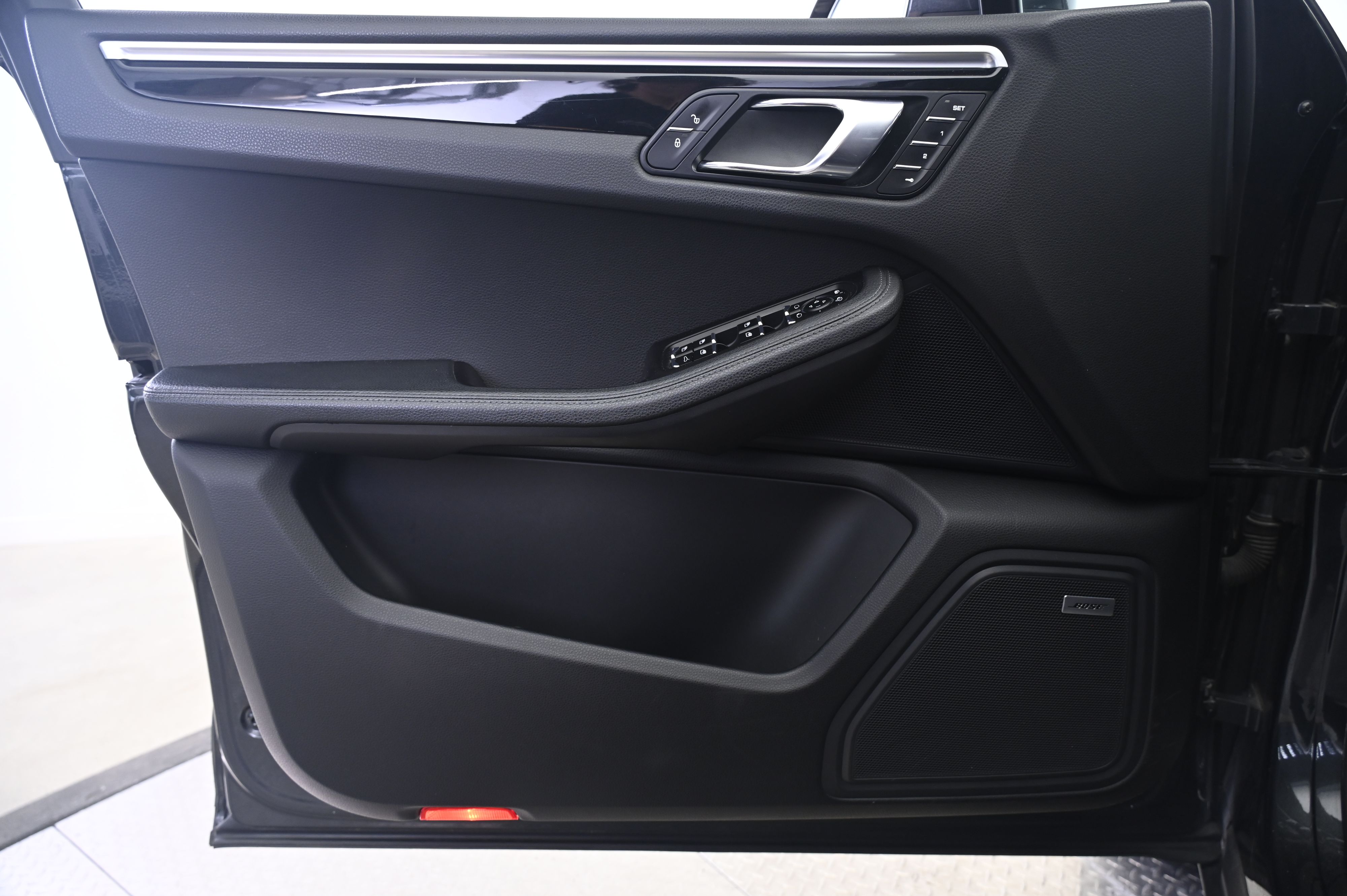 Thumbnail: 2017 Porsche Macan - 26