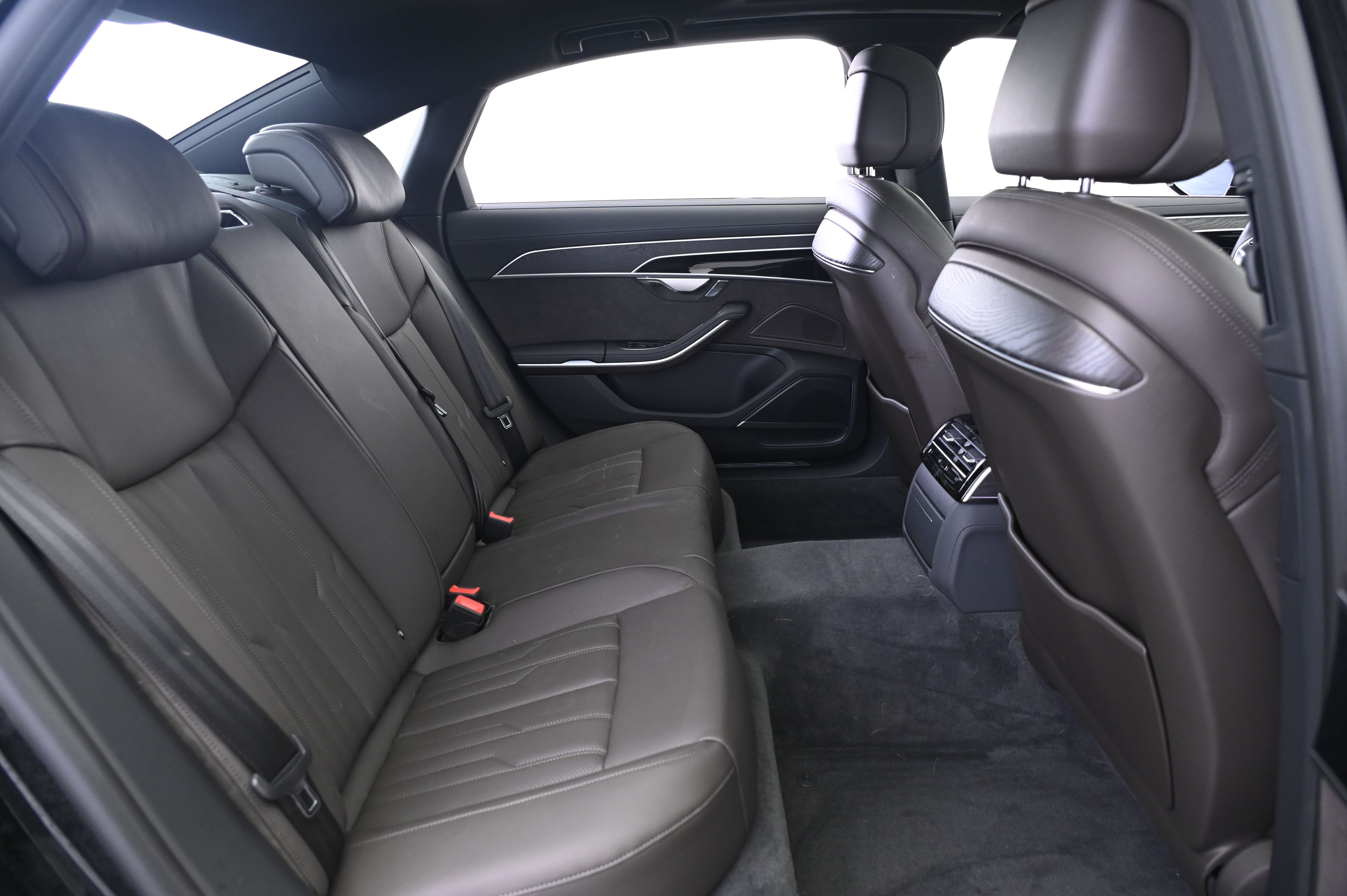 Thumbnail: 2023 Audi A8 - 18