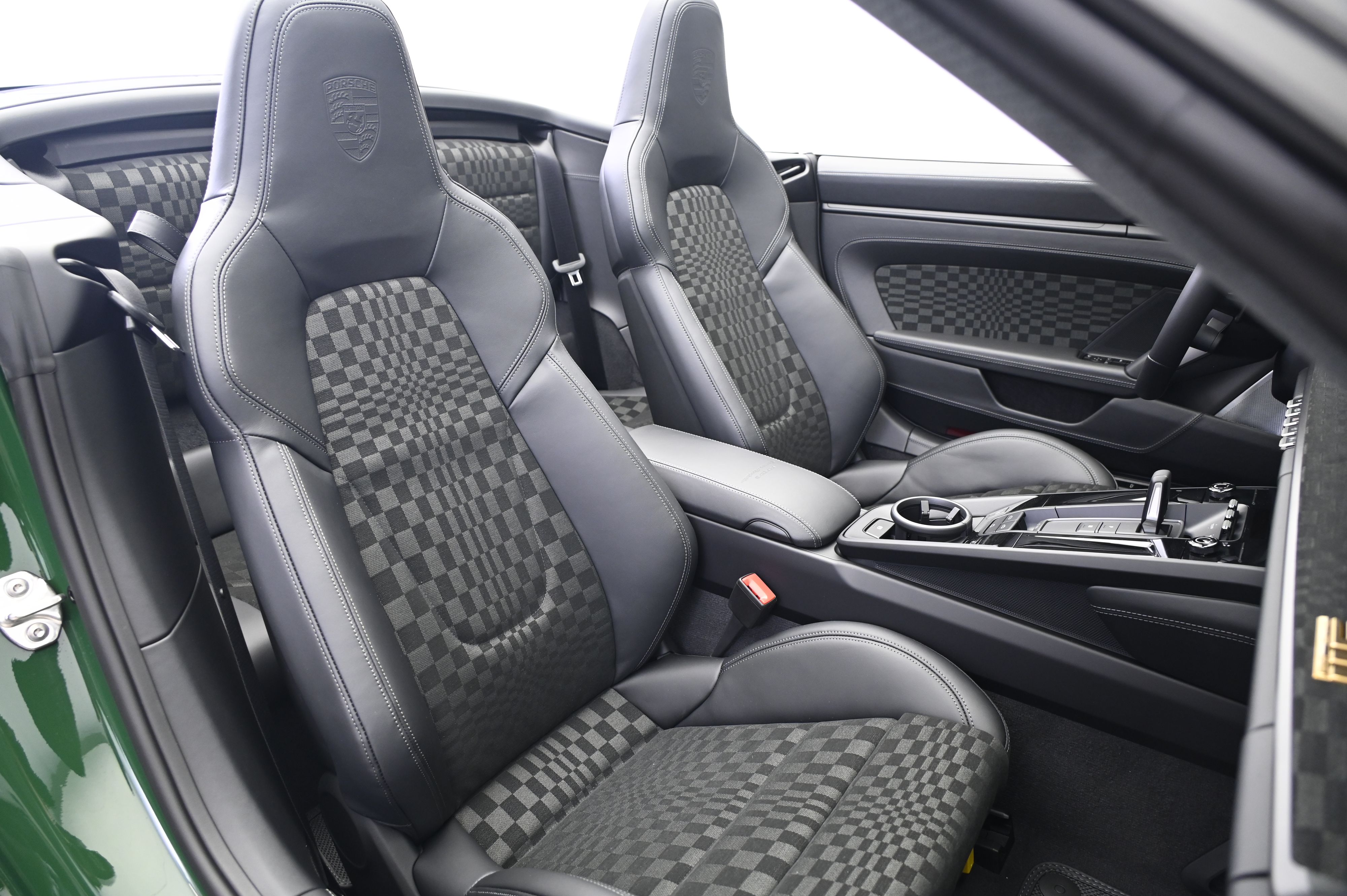 Thumbnail: 2026 Porsche 911 - 26