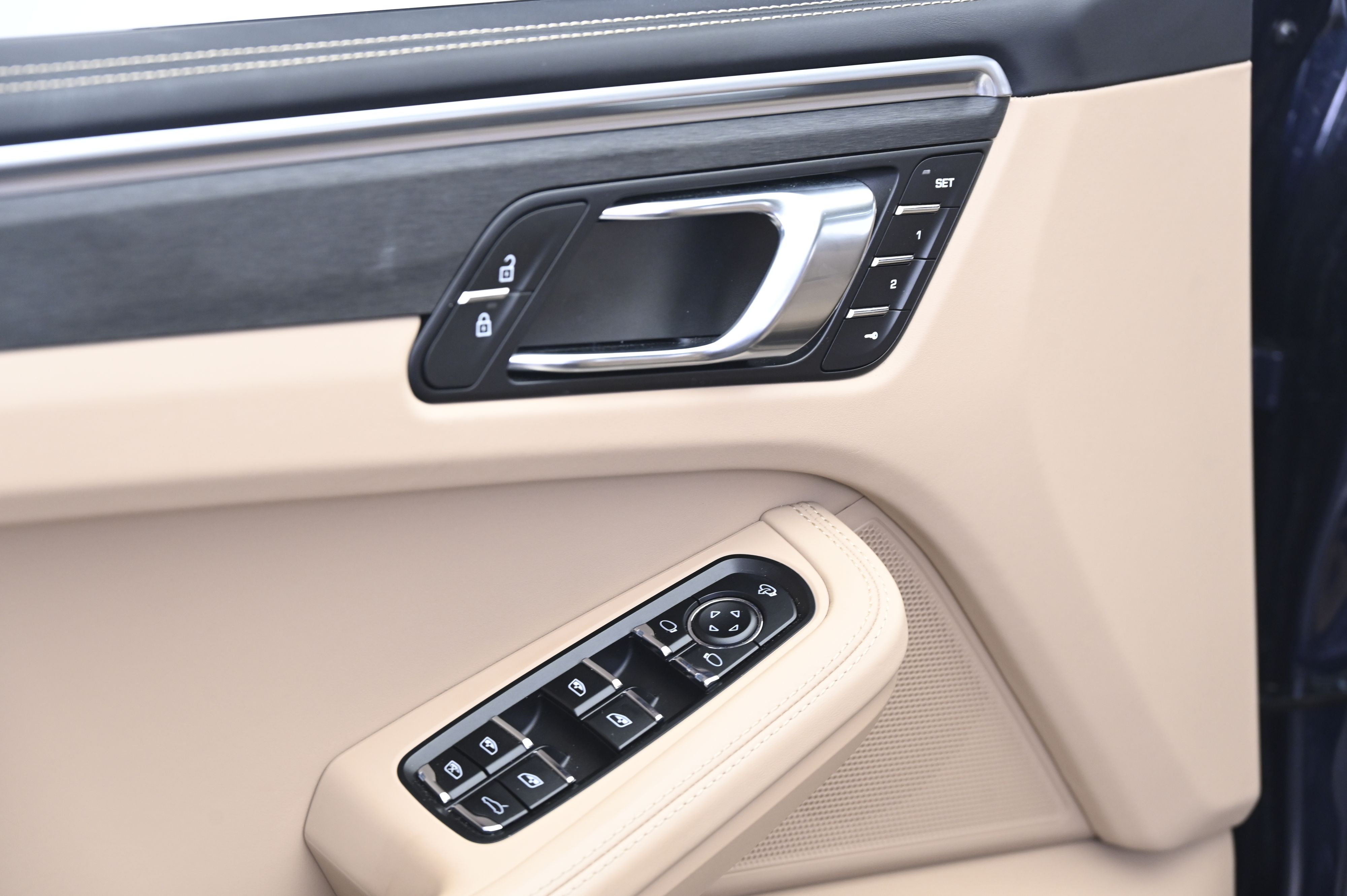 Thumbnail: 2022 Porsche Macan - 27