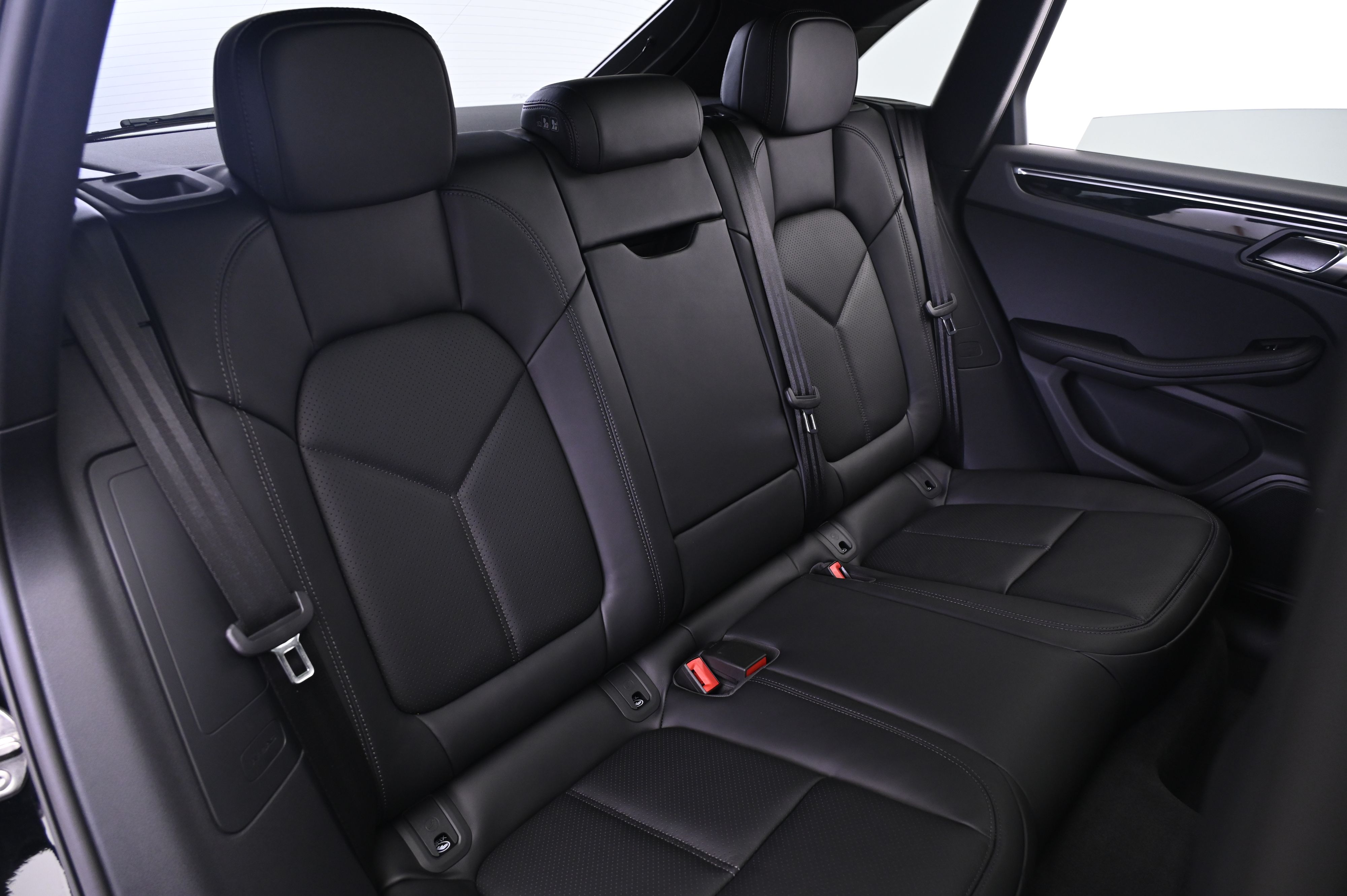 Thumbnail: 2026 Porsche Macan - 19