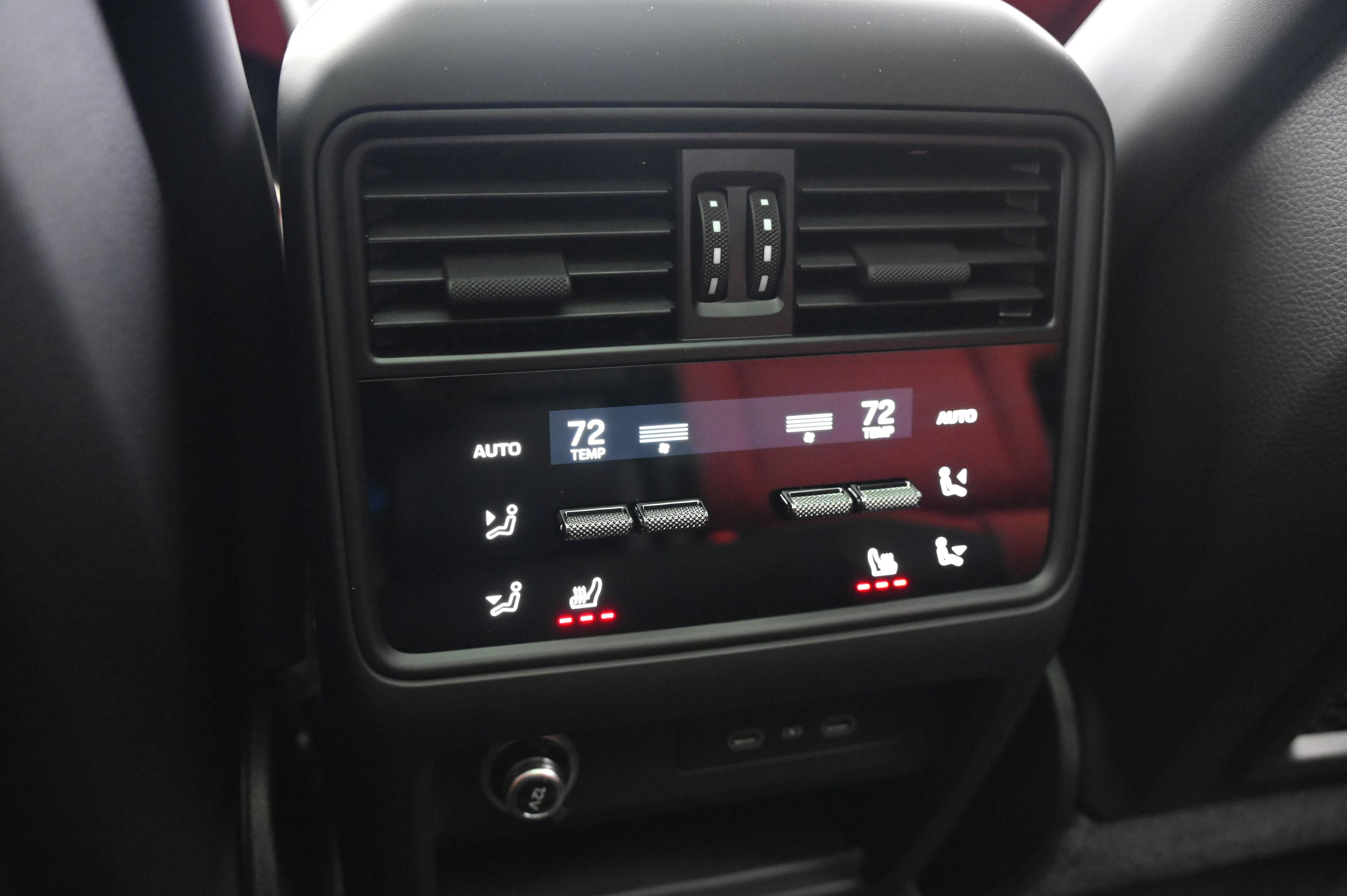 Thumbnail: 2026 Porsche Cayenne - 26