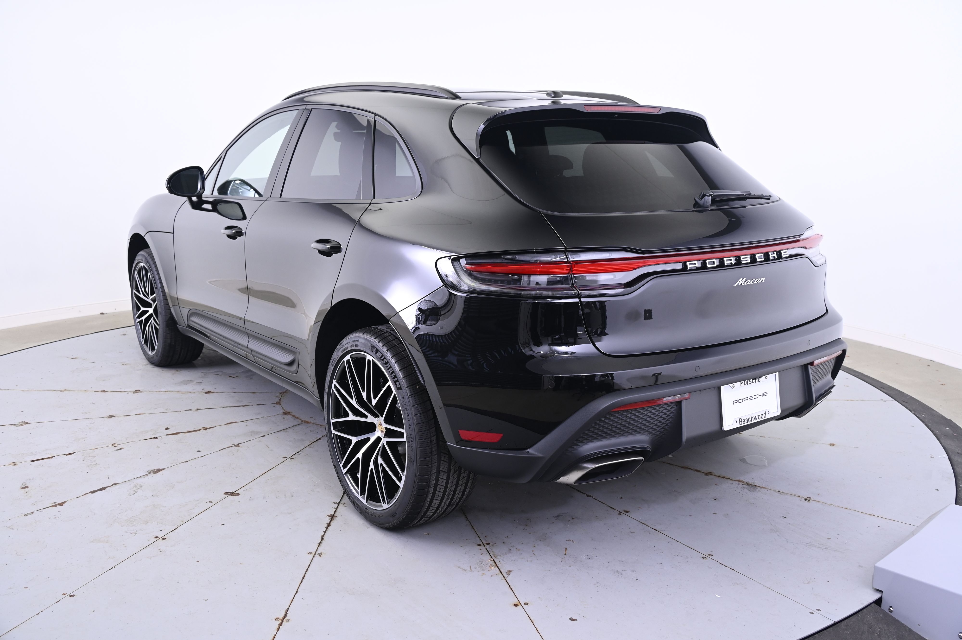 Thumbnail: 2026 Porsche Macan - 3