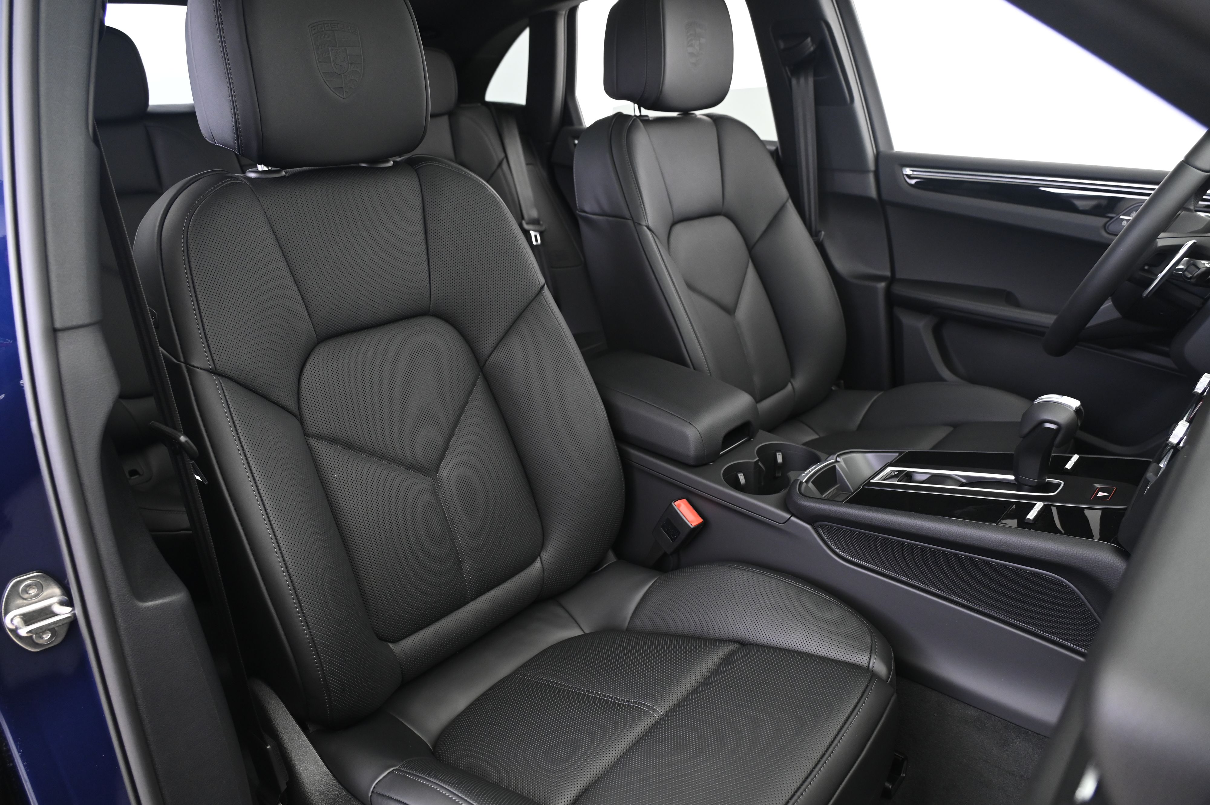 Thumbnail: 2026 Porsche Macan - 24