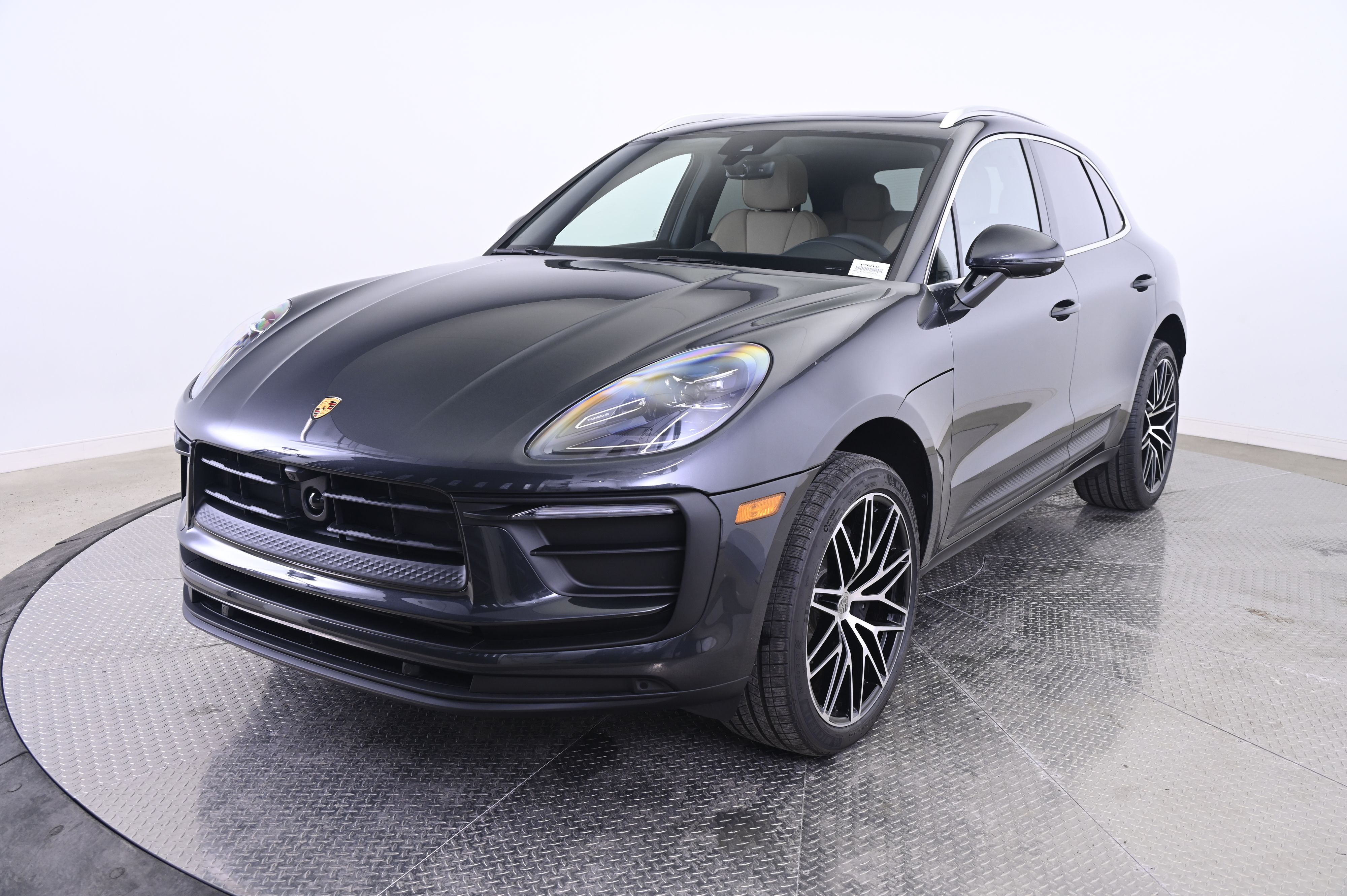Thumbnail: 2026 Porsche Macan - 1