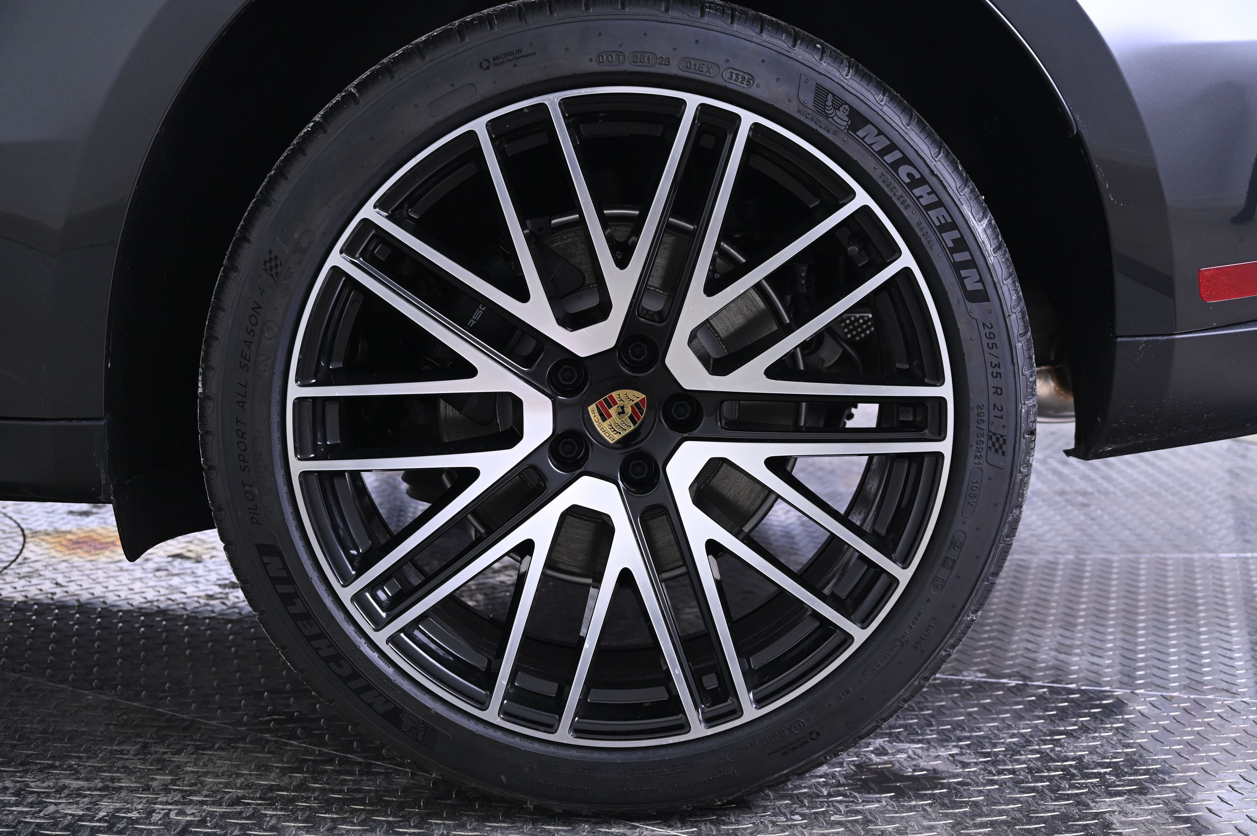 Thumbnail: 2026 Porsche Macan - 12