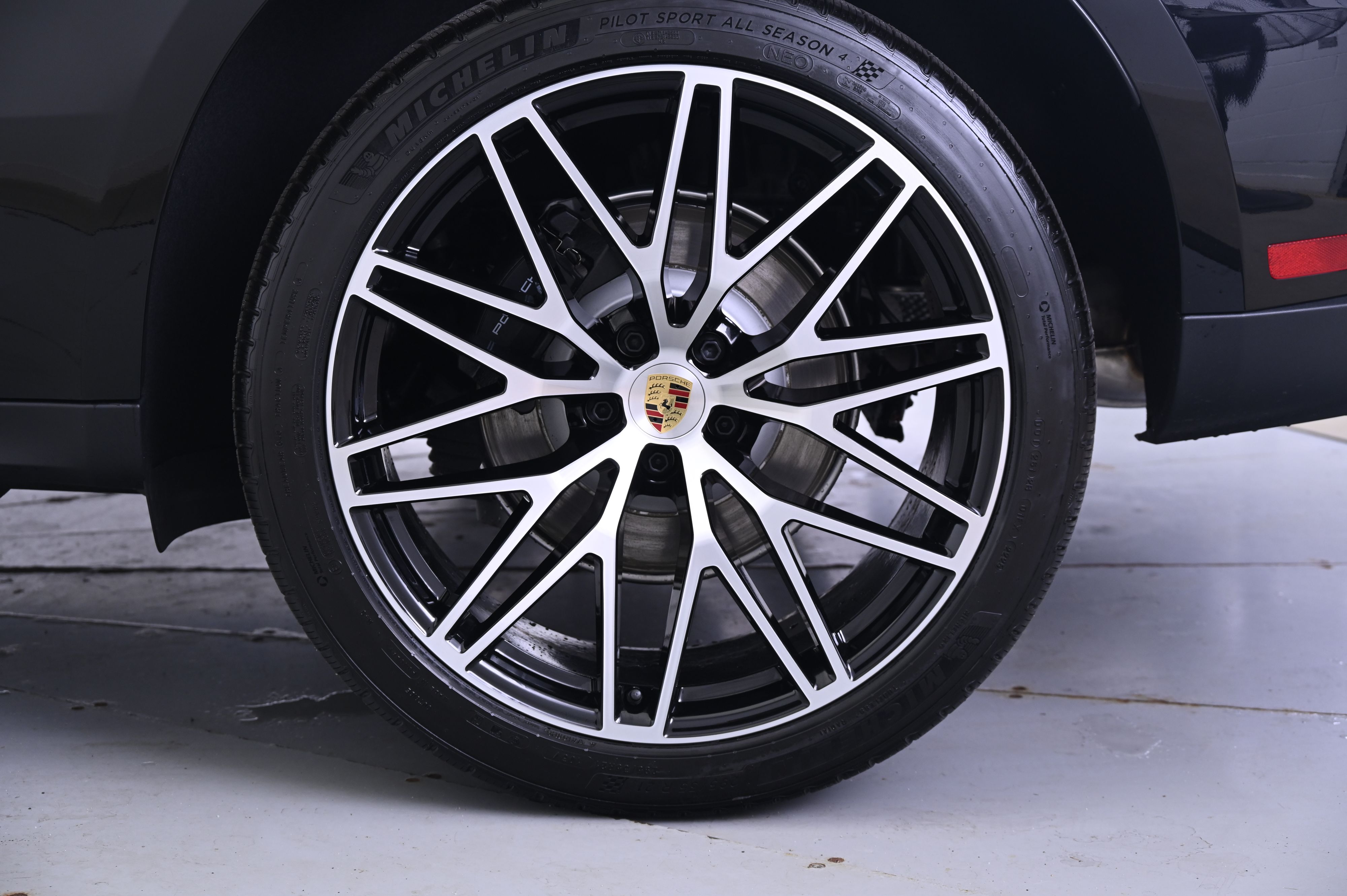 Thumbnail: 2026 Porsche Macan - 12
