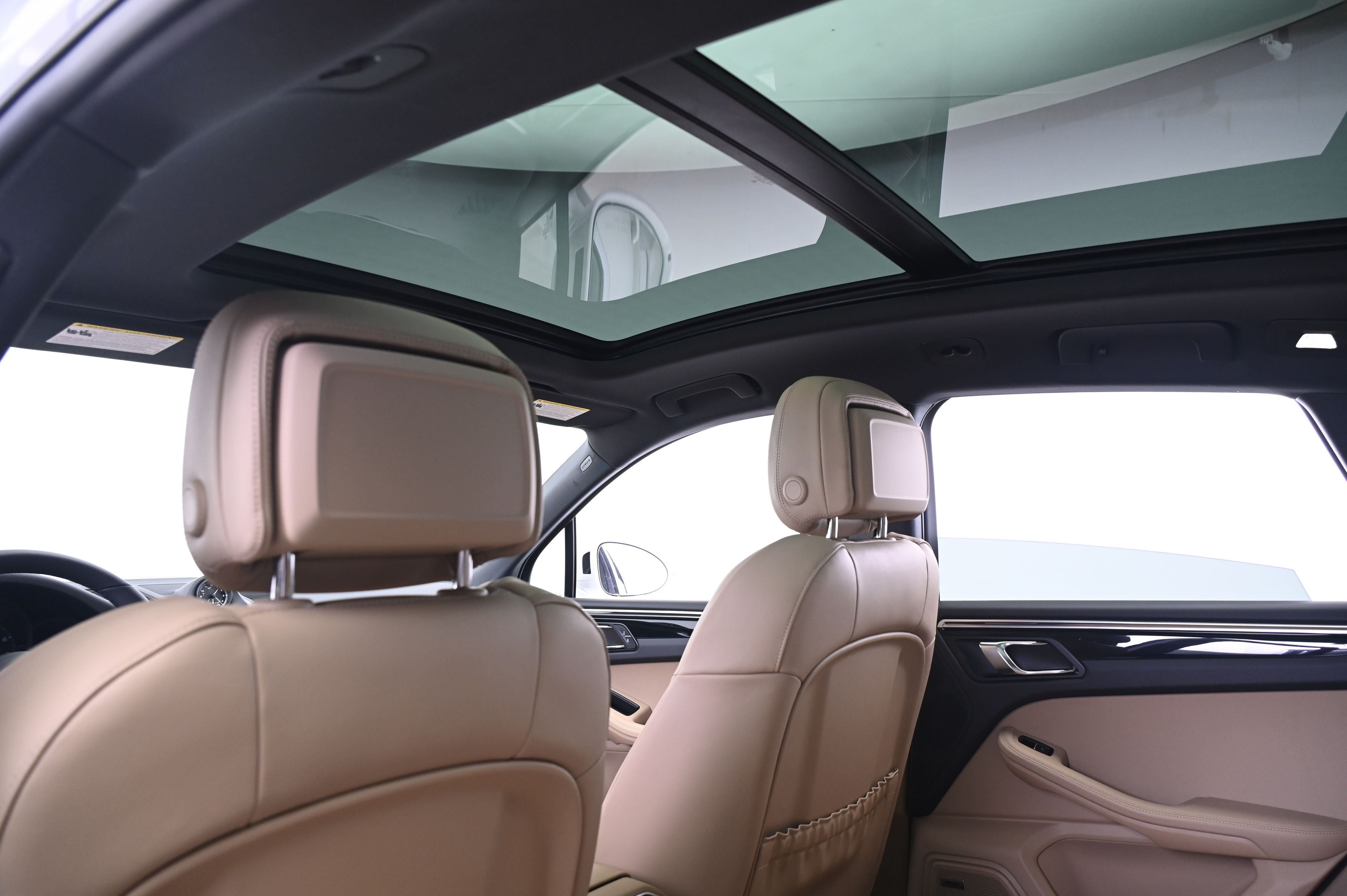 Thumbnail: 2026 Porsche Macan - 25