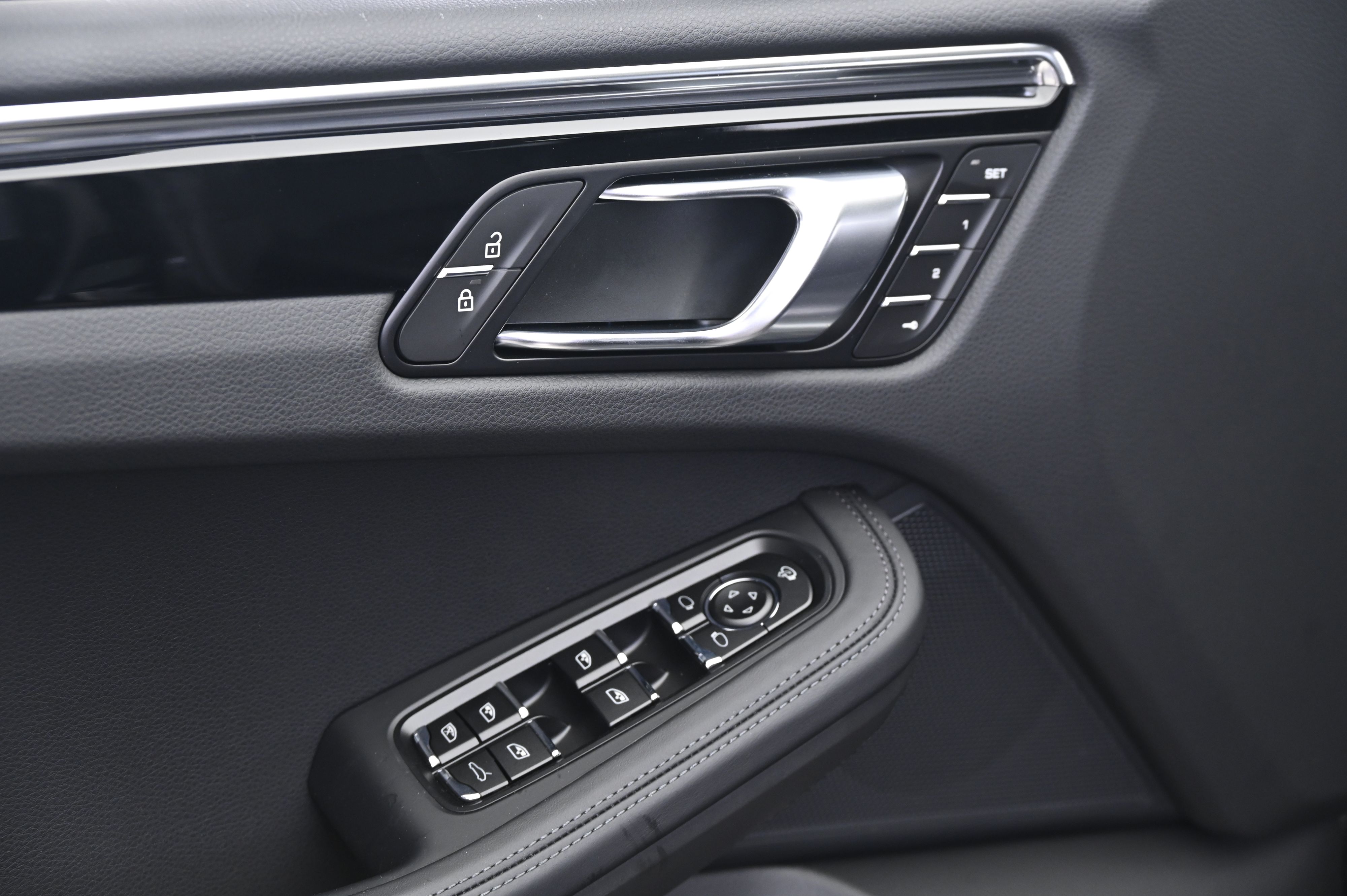 Thumbnail: 2026 Porsche Macan - 27