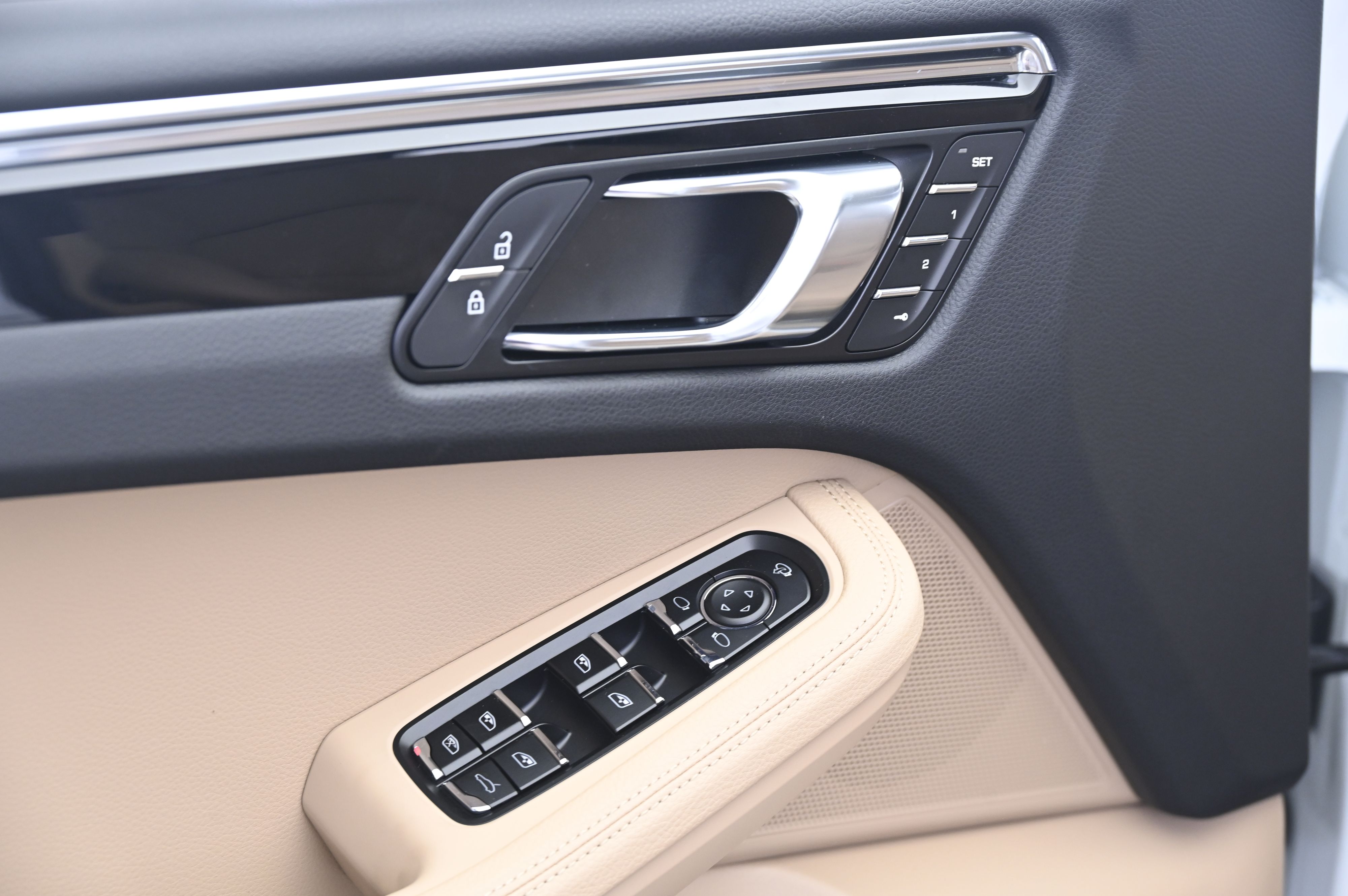 Thumbnail: 2026 Porsche Macan - 27