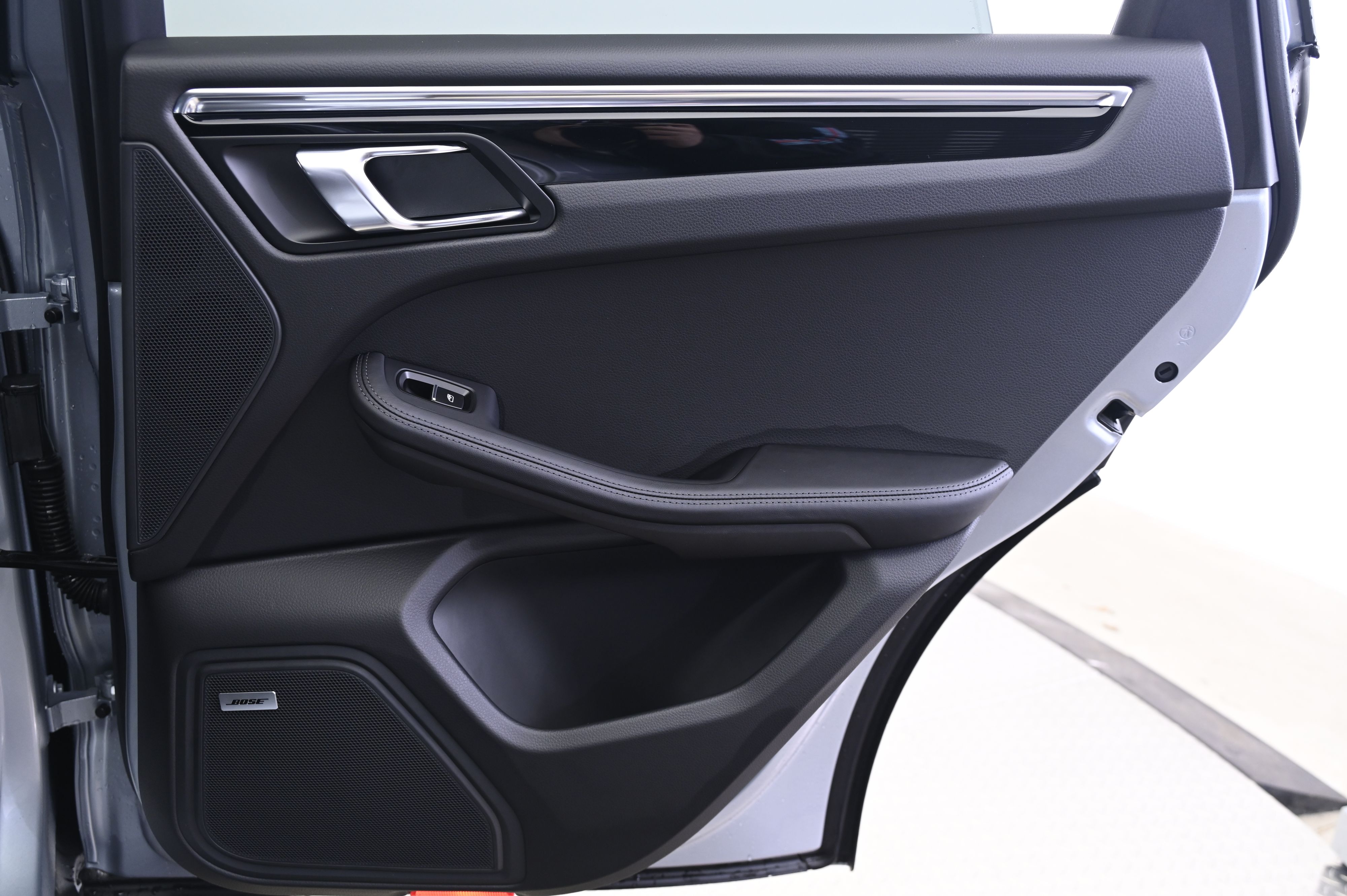 Thumbnail: 2026 Porsche Macan - 16