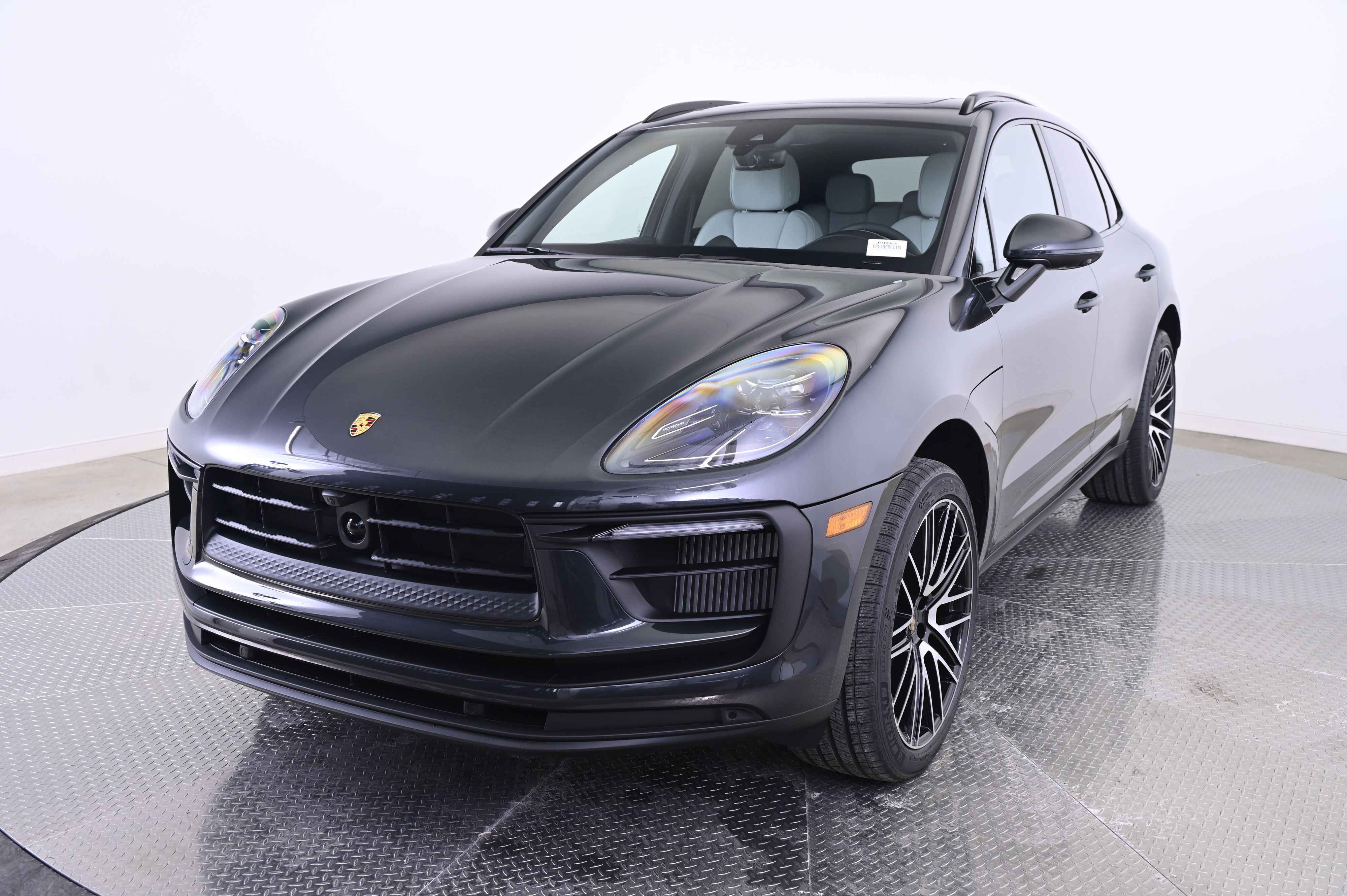 Thumbnail: 2026 Porsche Macan - 1