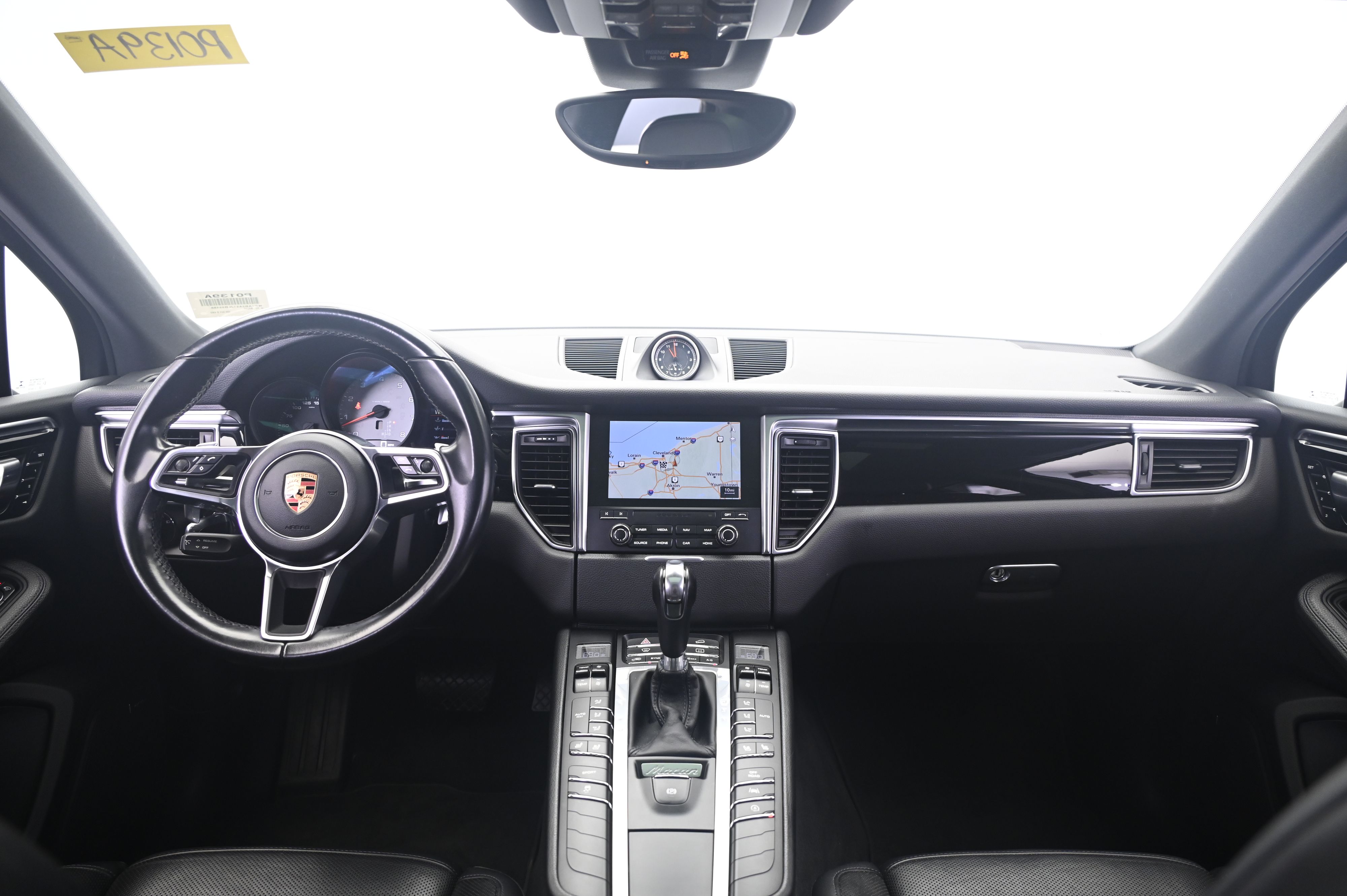 Thumbnail: 2018 Porsche Macan - 31