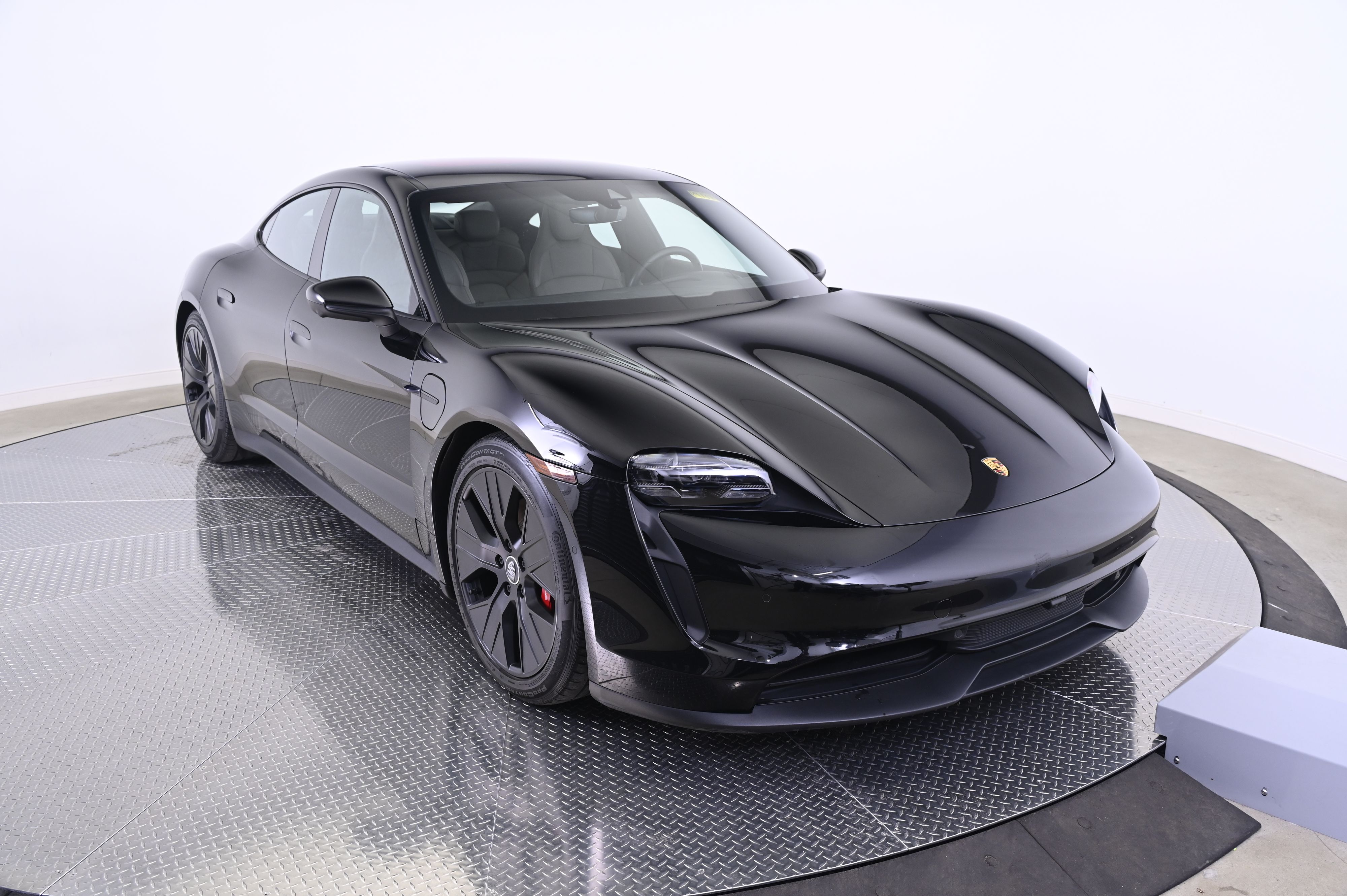 Thumbnail: 2020 Porsche Taycan - 9