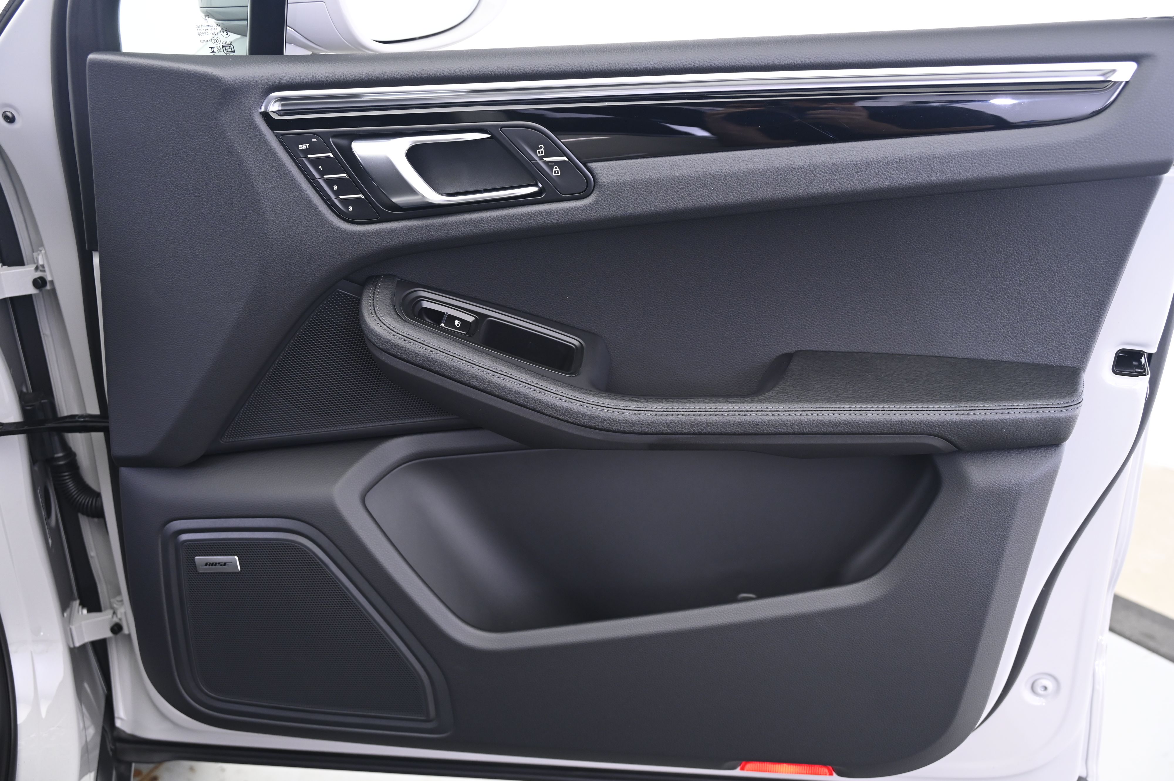 Thumbnail: 2025 Porsche Macan - 20