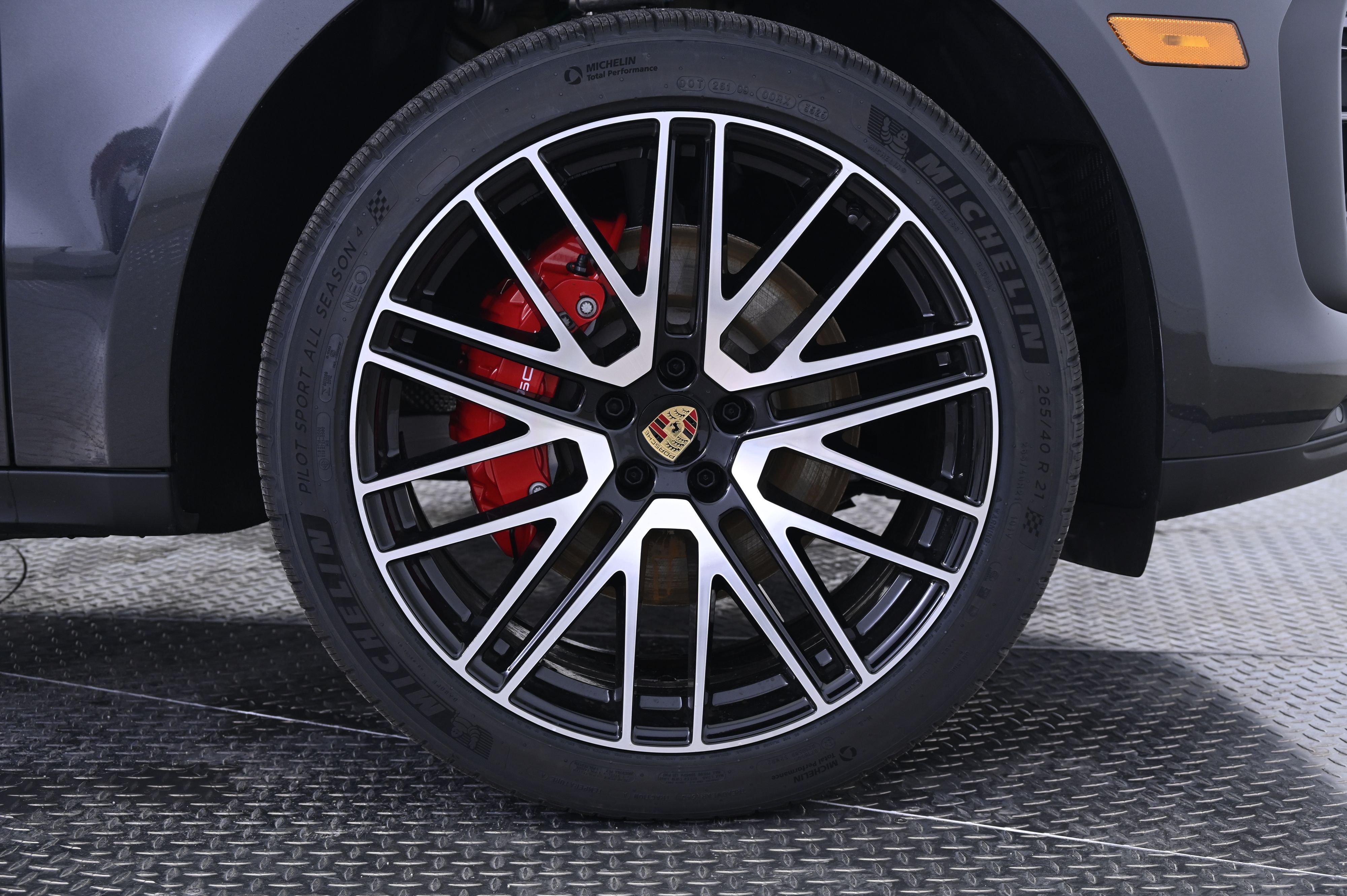 Thumbnail: 2026 Porsche Macan - 14