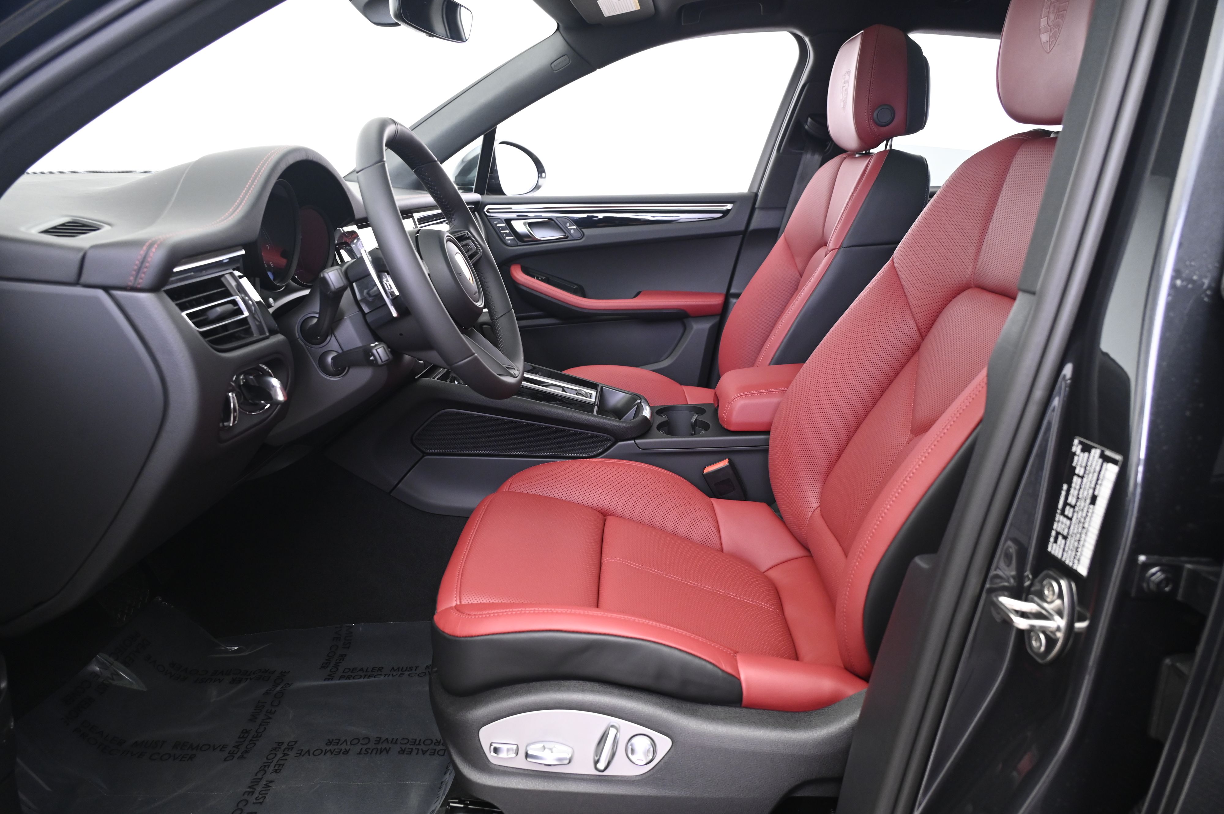 Thumbnail: 2026 Porsche Macan - 29