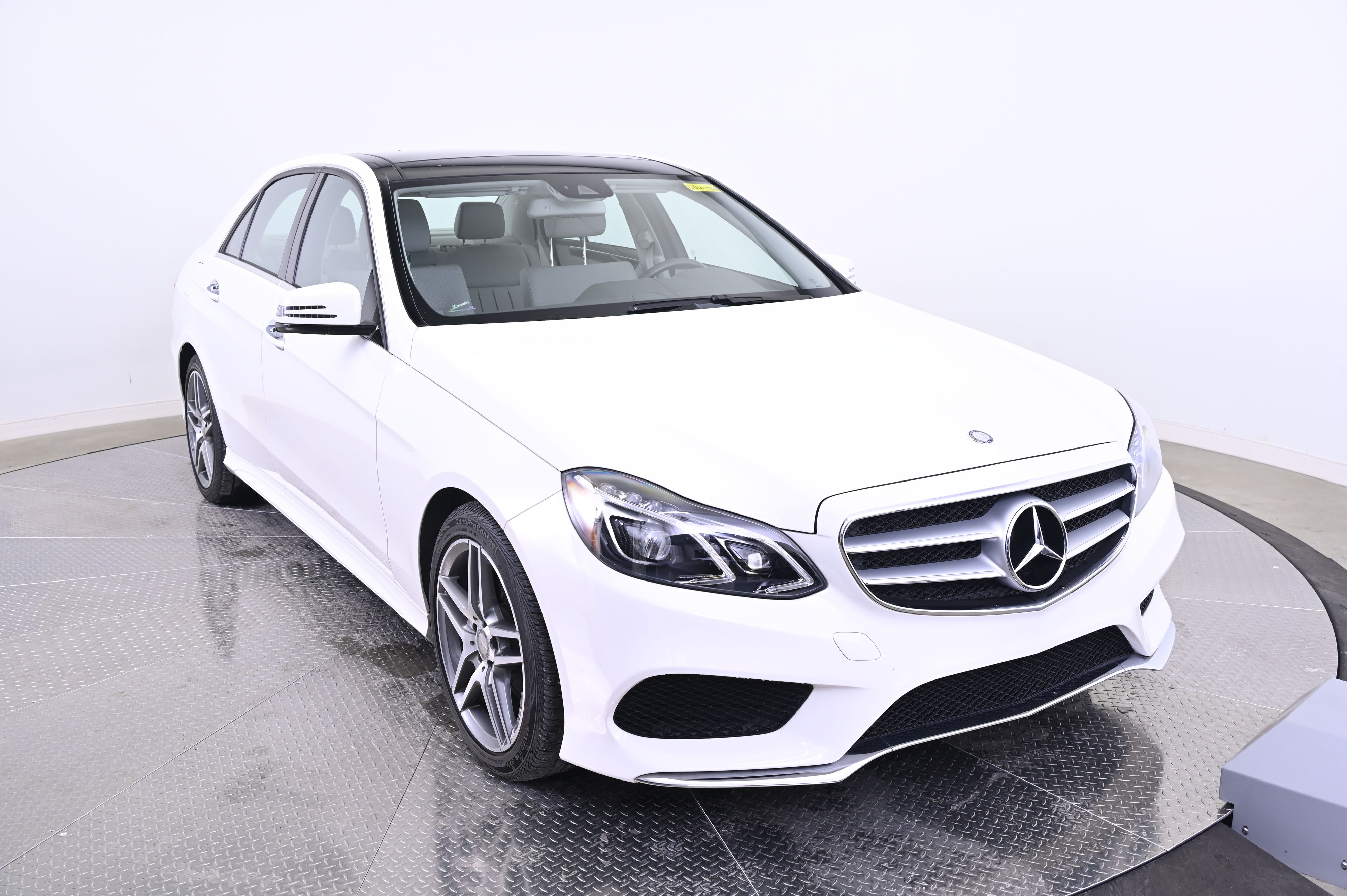 Thumbnail: 2015 Mercedes-Benz E-Class - 9