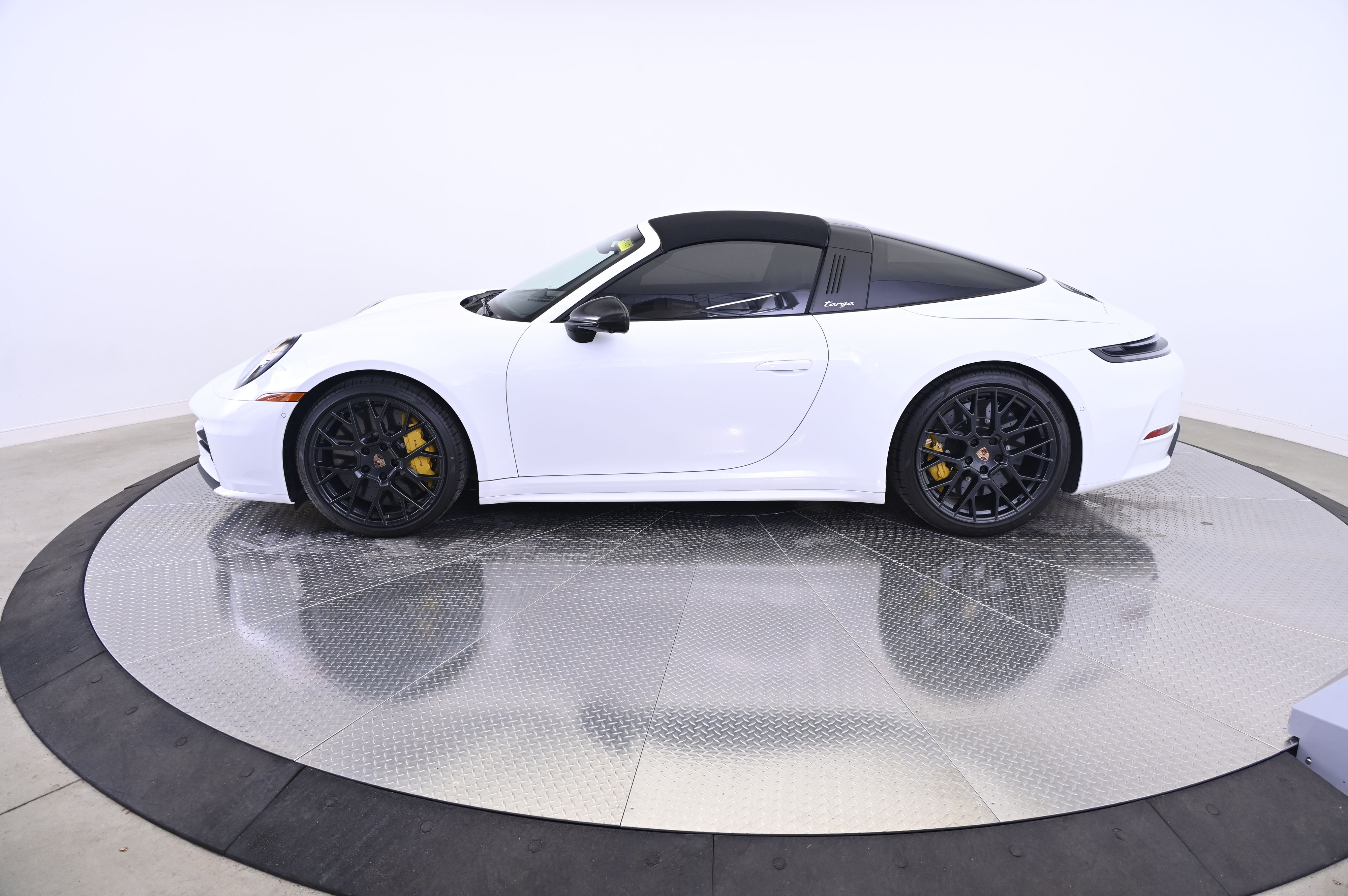 Thumbnail: 2026 Porsche 911 - 12