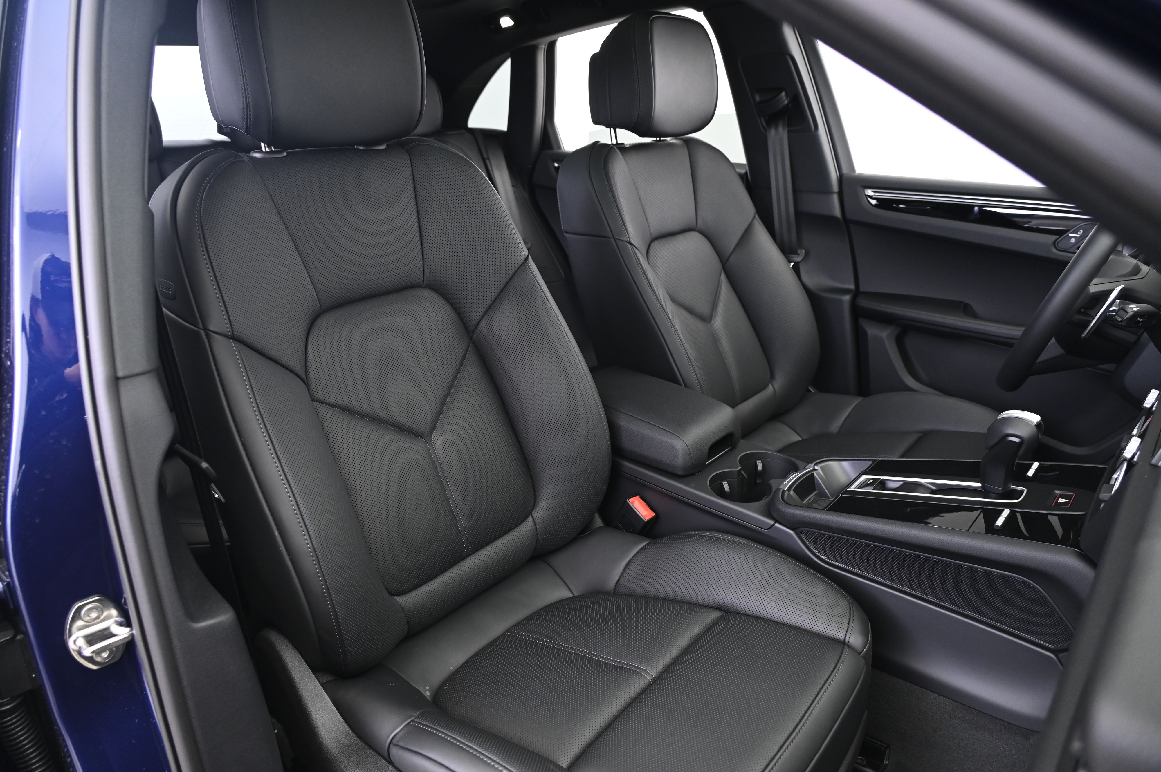 Thumbnail: 2026 Porsche Macan - 24