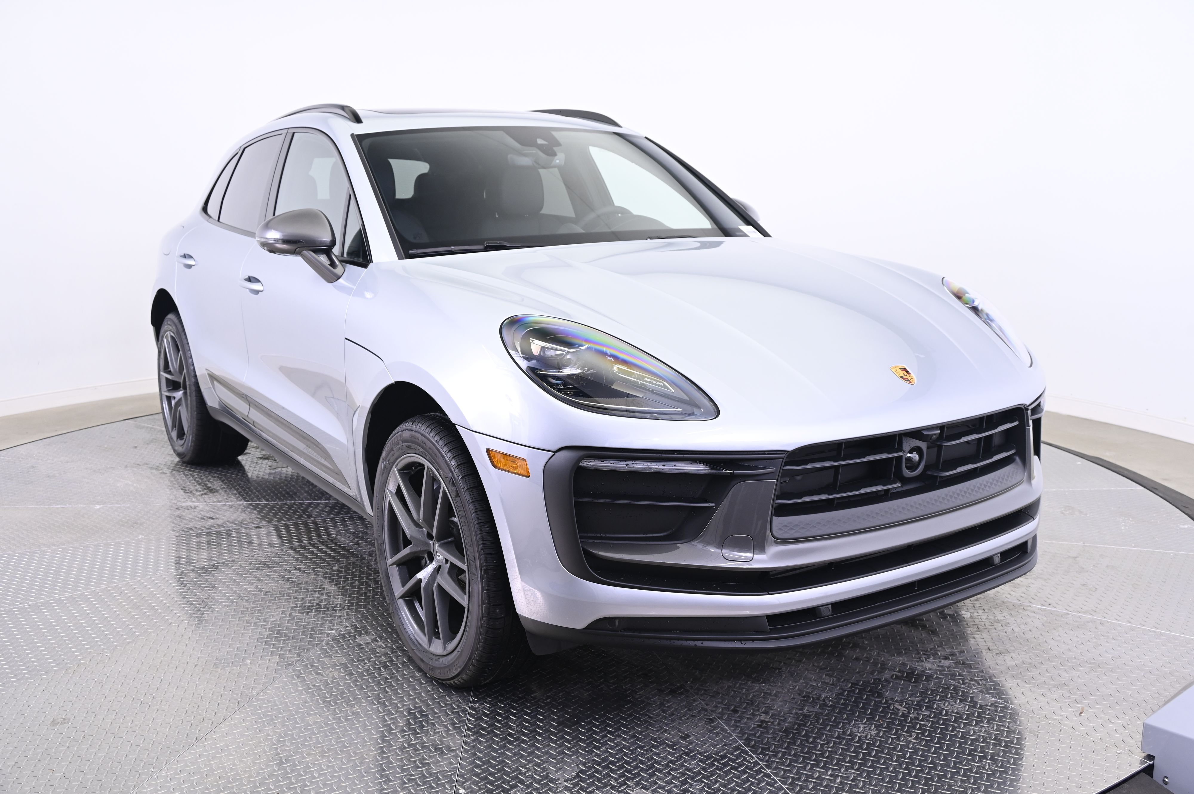 Thumbnail: 2026 Porsche Macan - 9