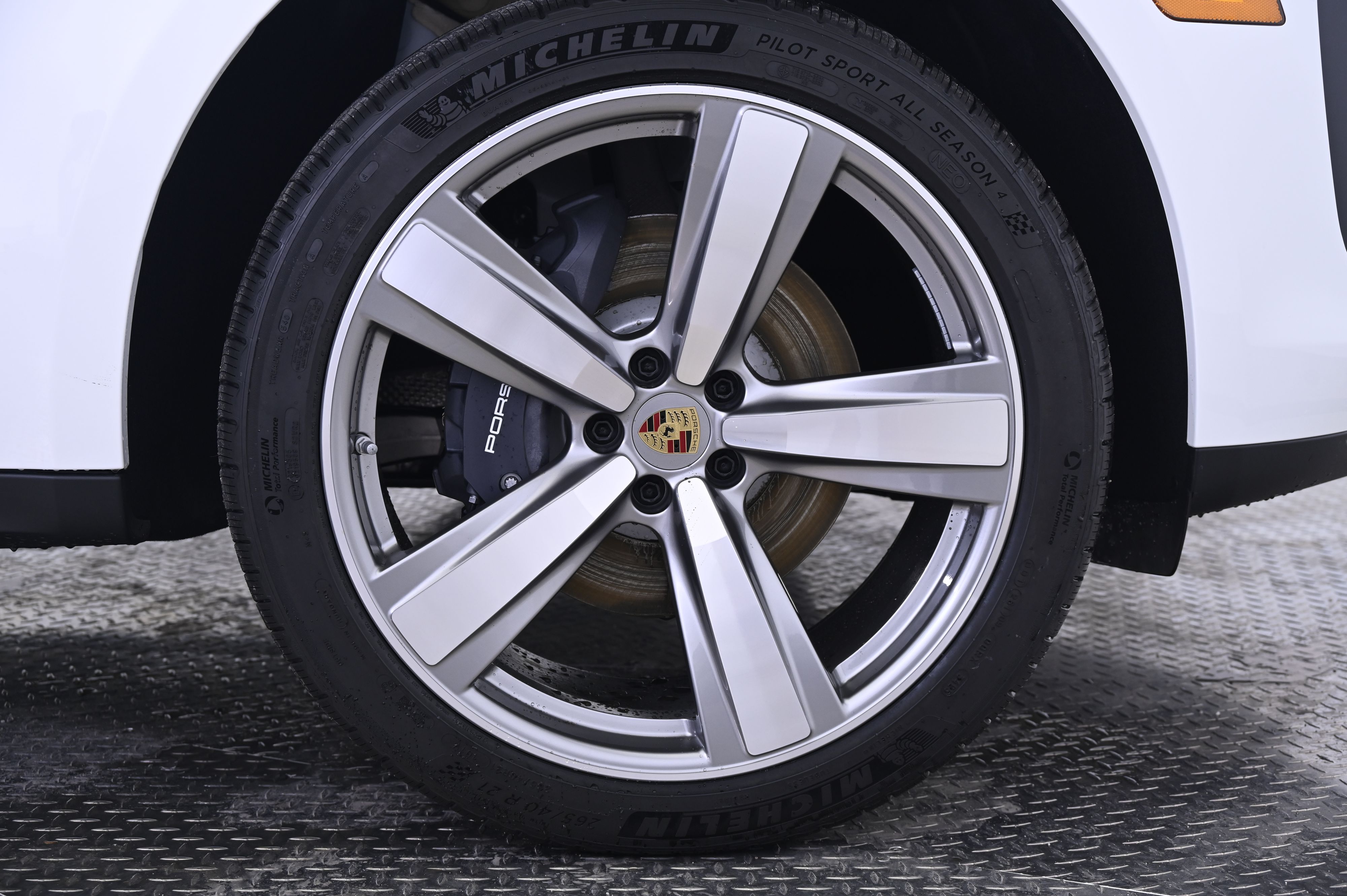 Thumbnail: 2026 Porsche Macan - 14