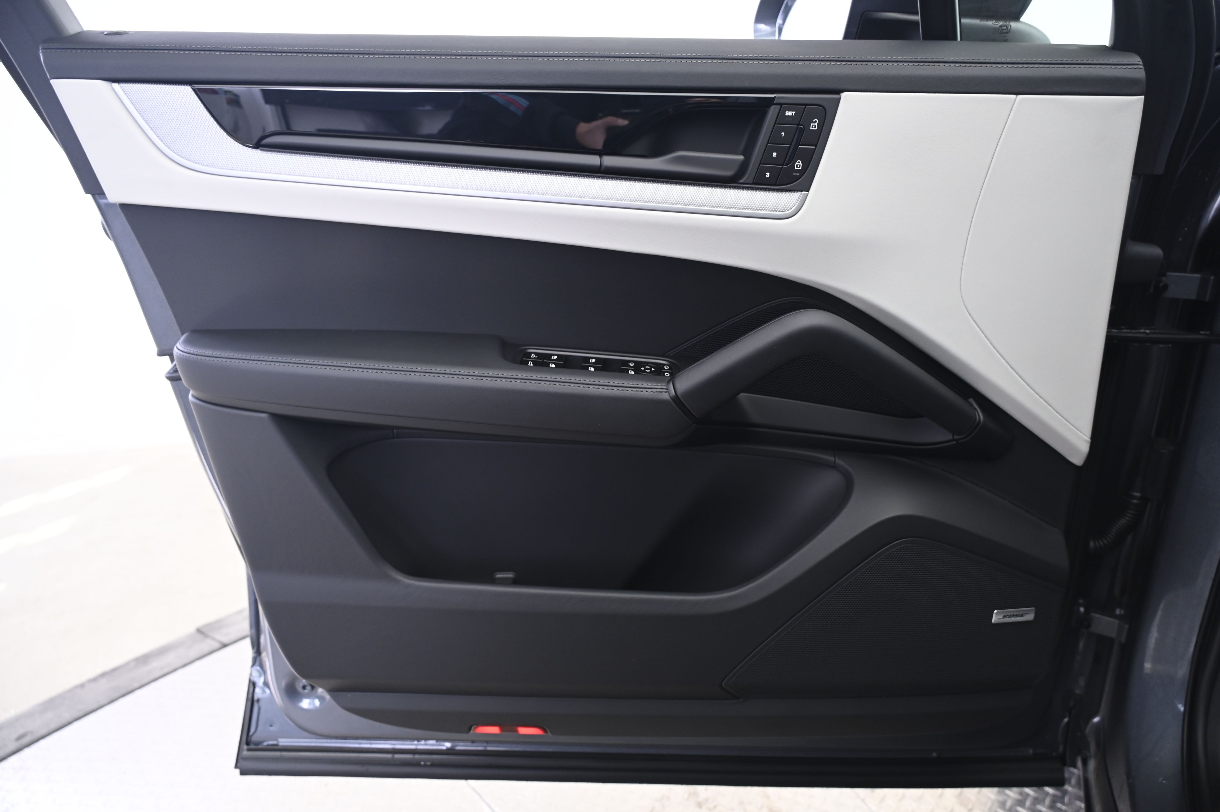 Thumbnail: 2026 Porsche Cayenne - 26