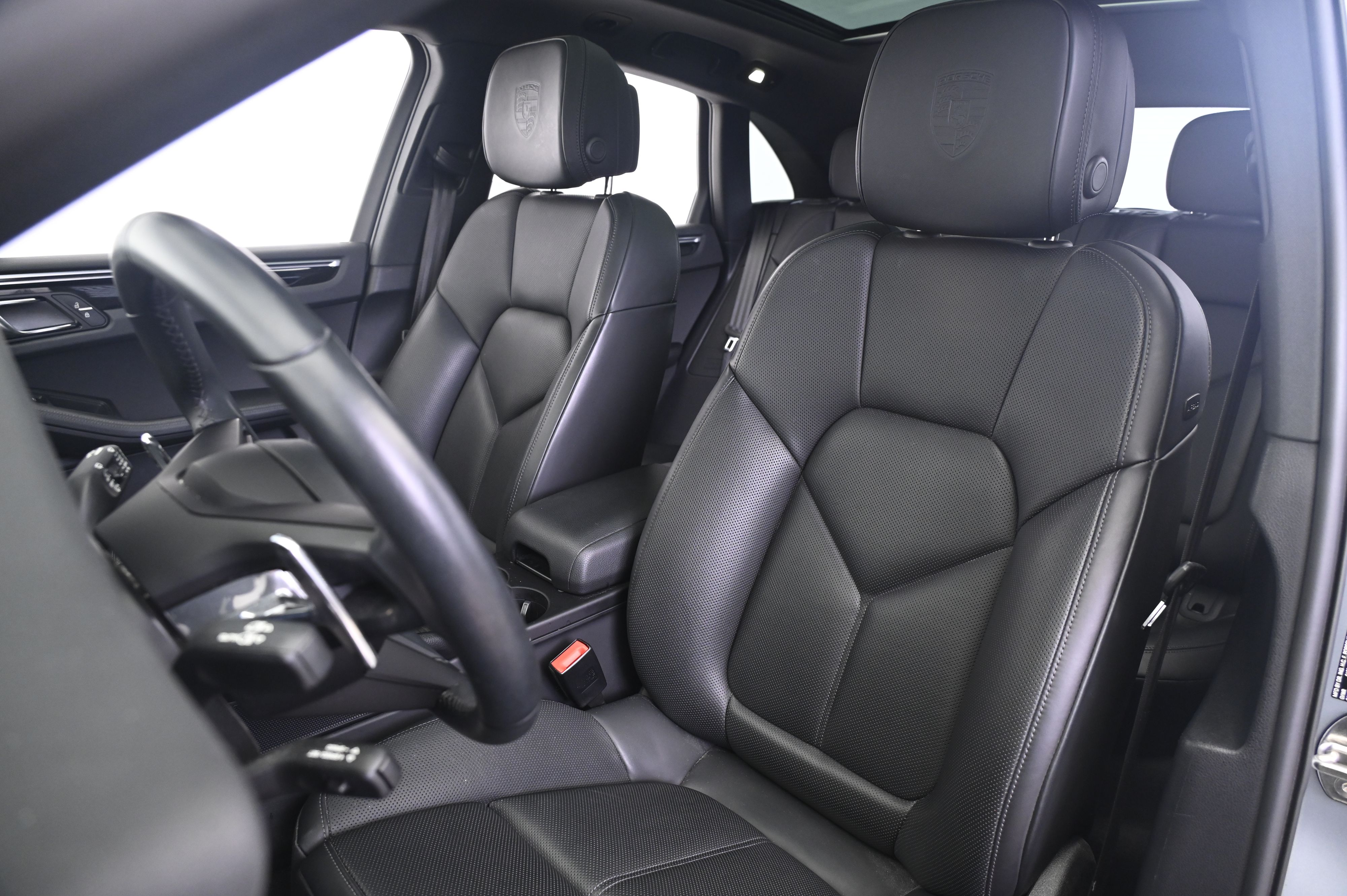 Thumbnail: 2023 Porsche Macan - 5