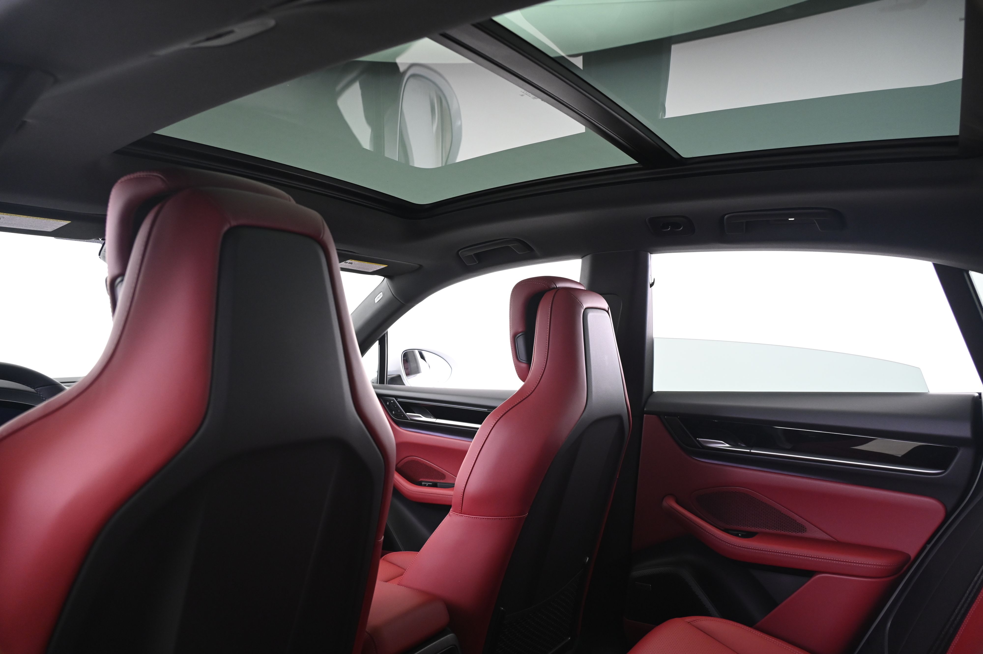 Thumbnail: 2025 Porsche Macan - 26