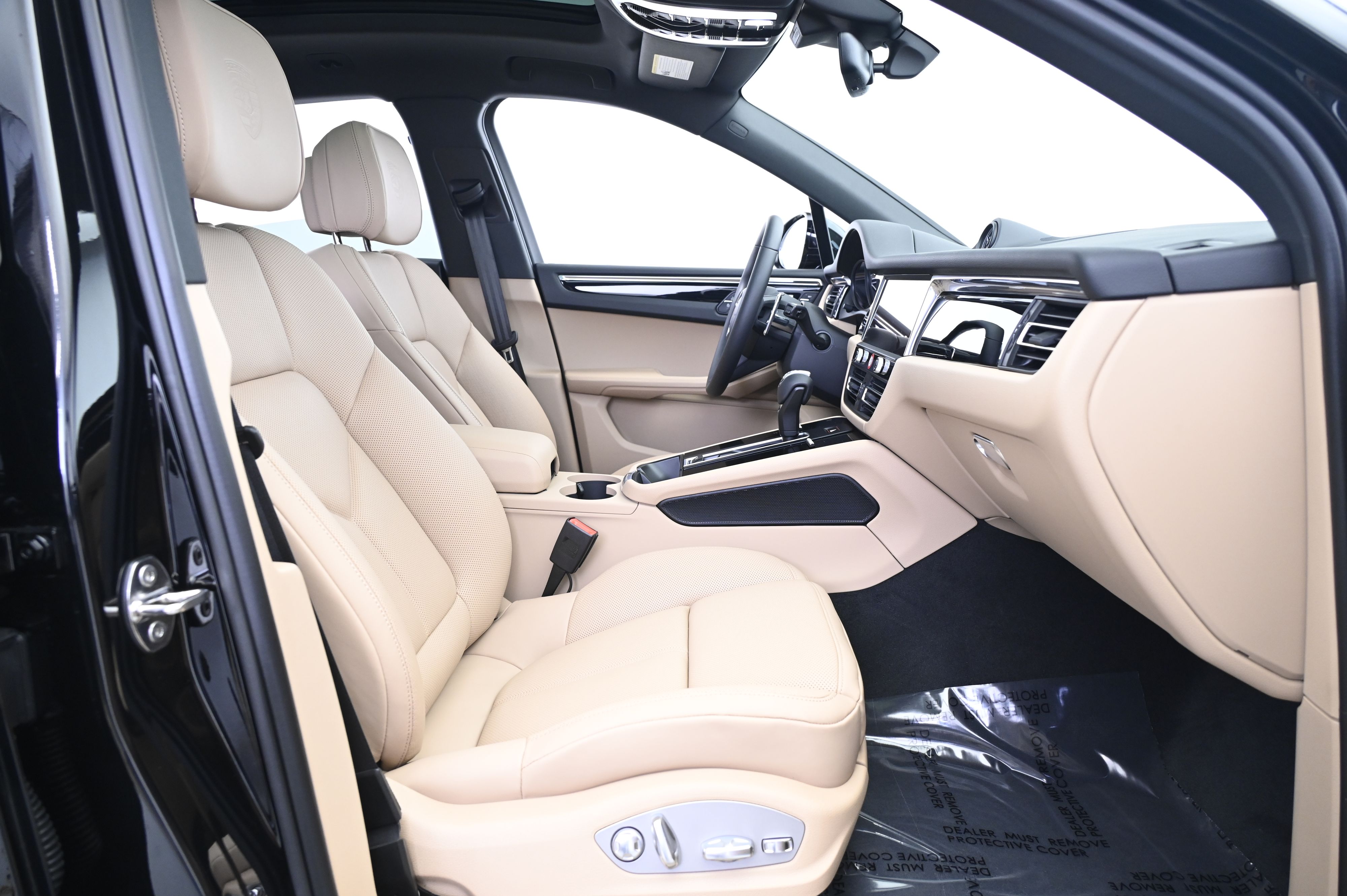 Thumbnail: 2026 Porsche Macan - 23