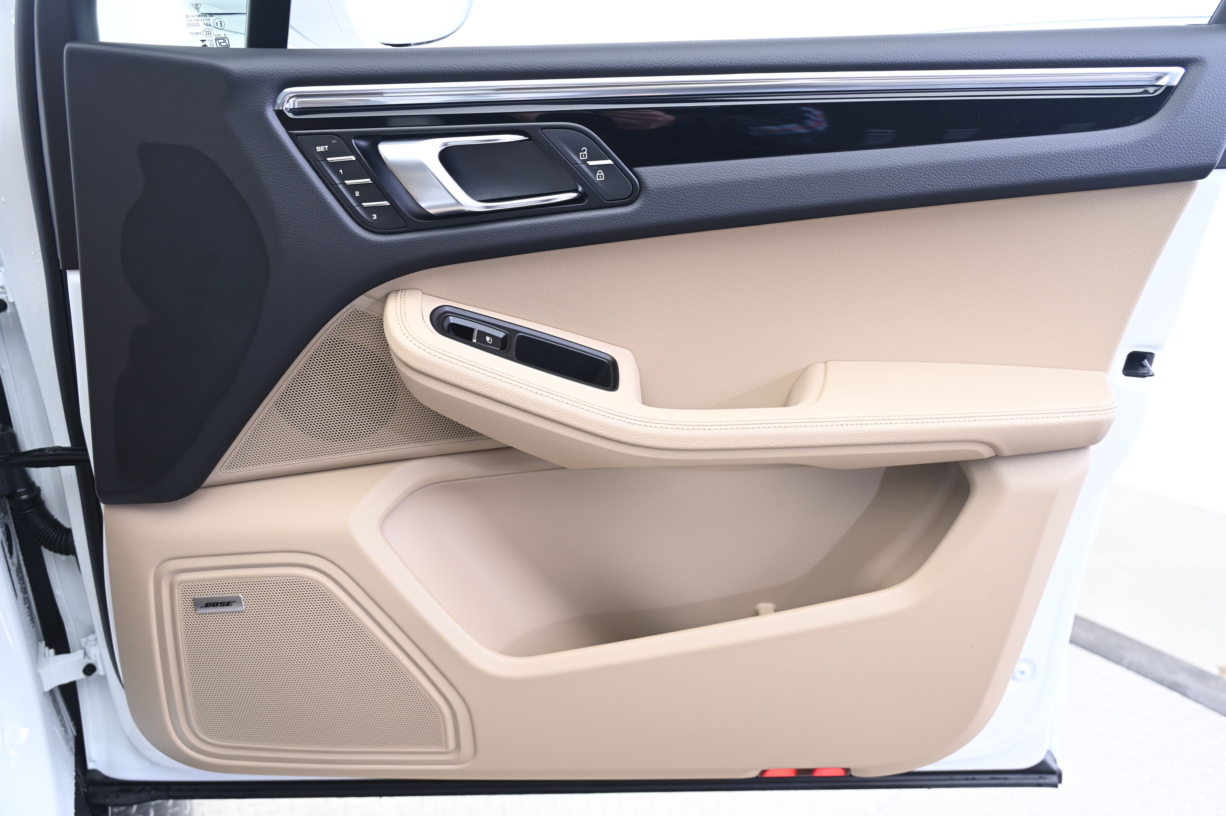 Thumbnail: 2026 Porsche Macan - 20