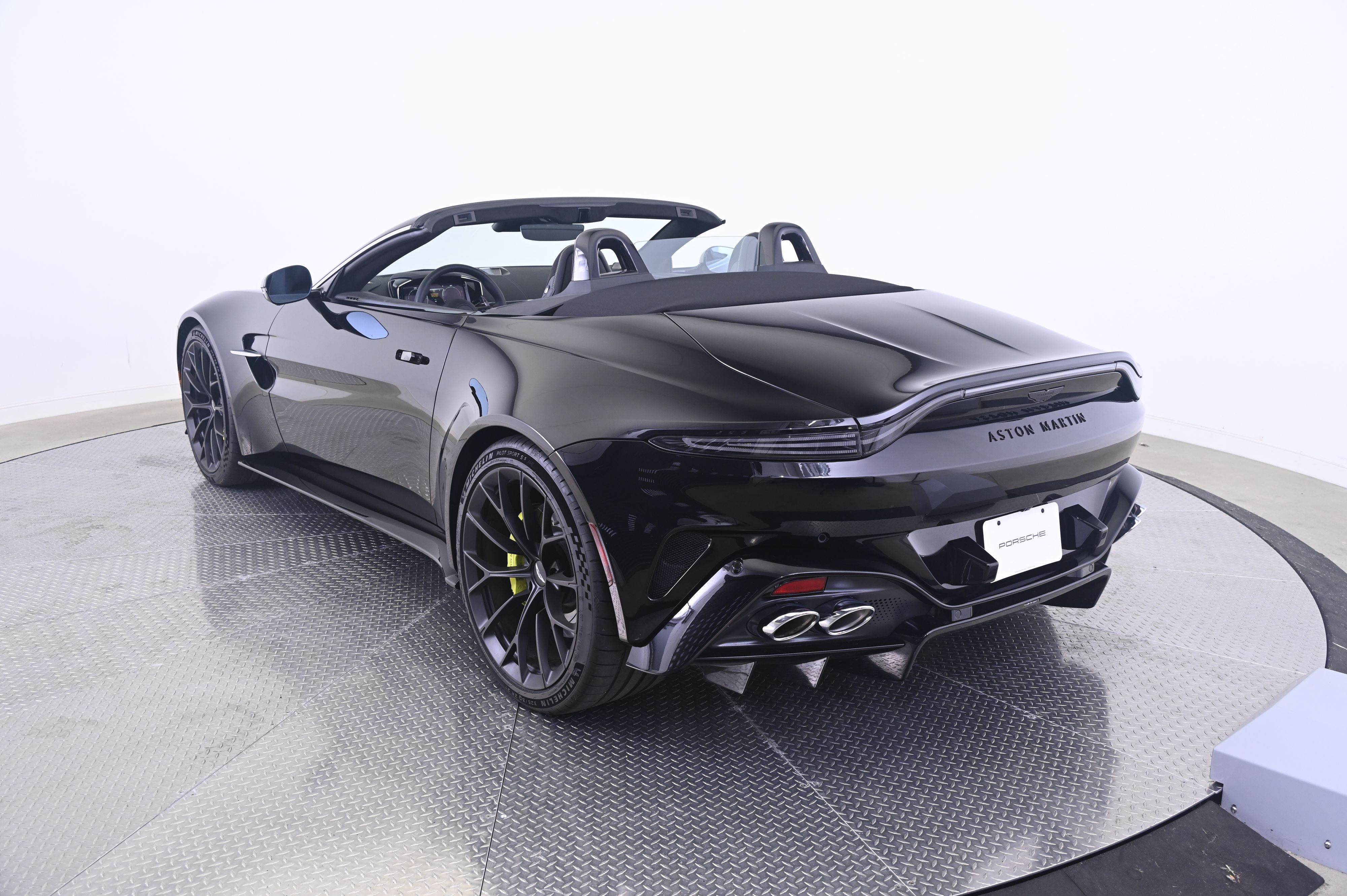 Thumbnail: 2026 Aston Martin Vantage - 3