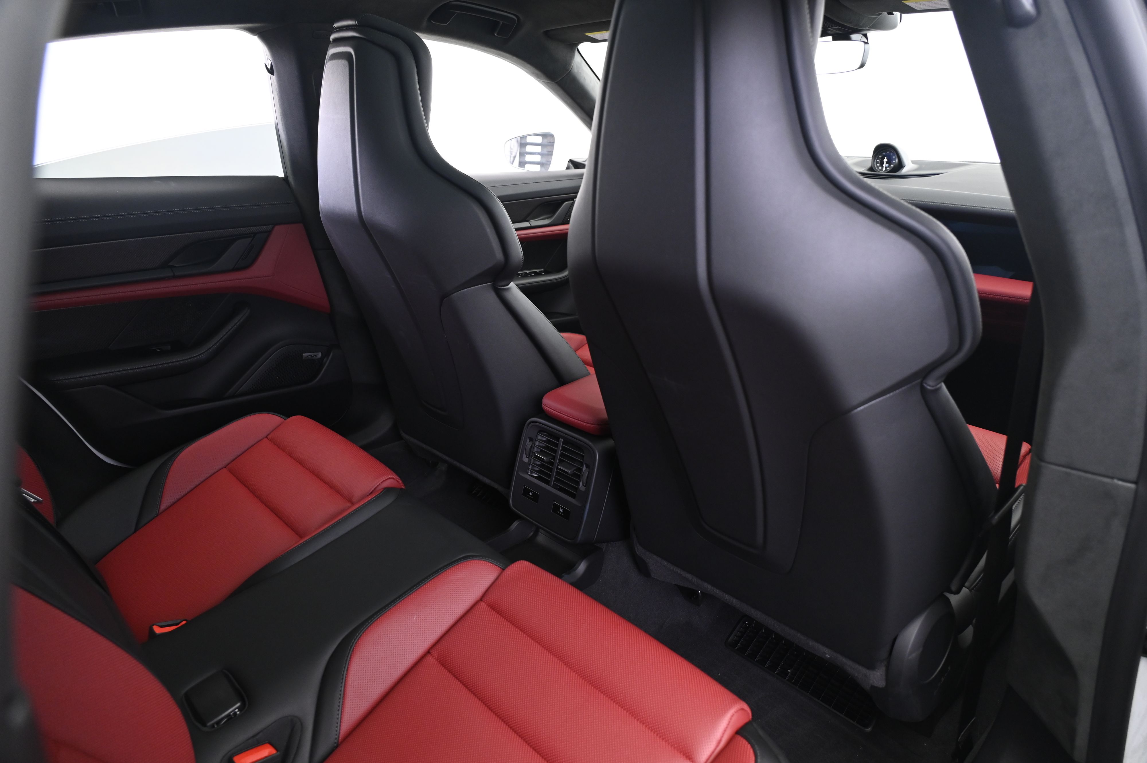 Thumbnail: 2025 Porsche Taycan - 18